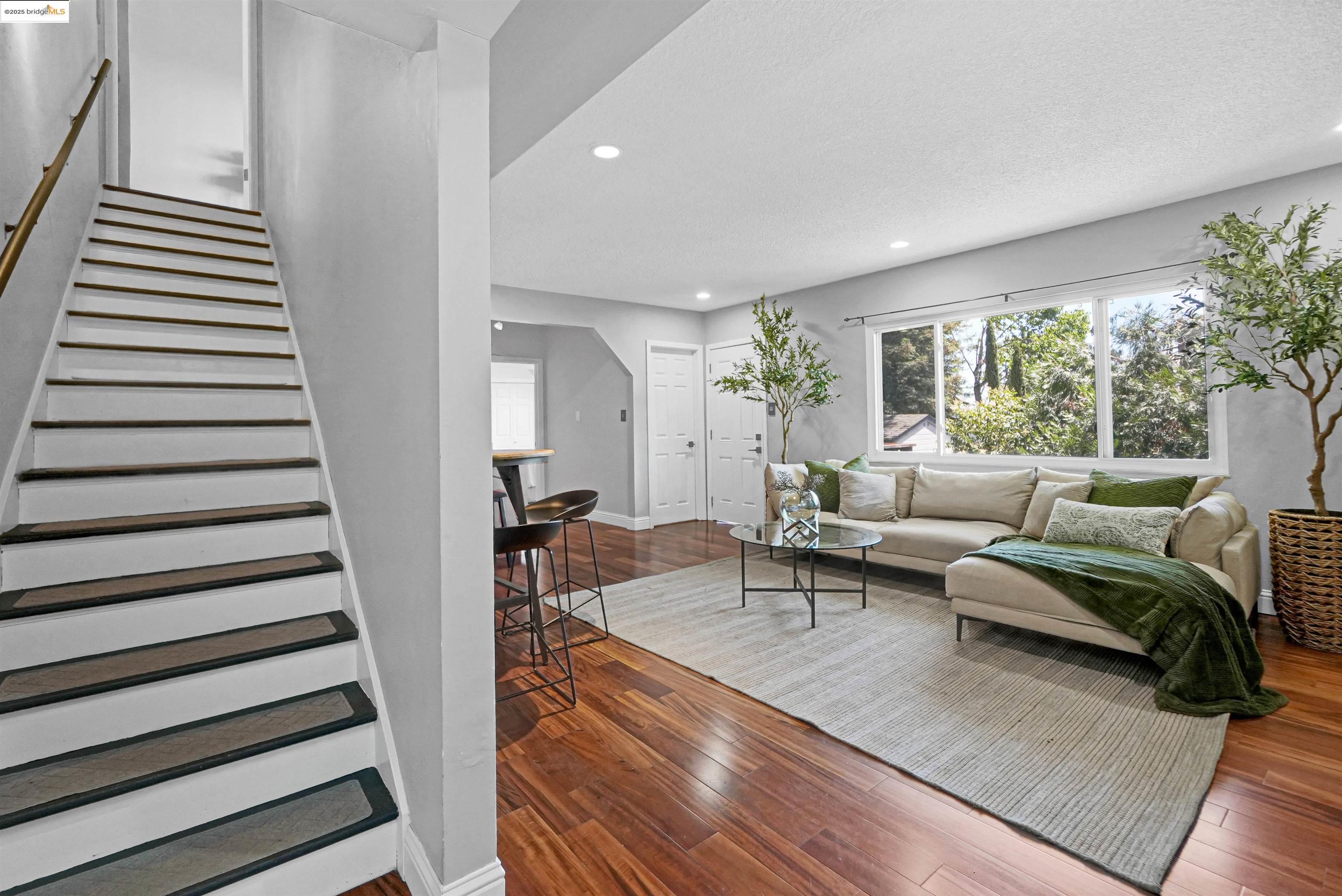 Detail Gallery Image 29 of 58 For 4329 Lawrence Dr, Castro Valley,  CA 94546 - 4 Beds | 3 Baths