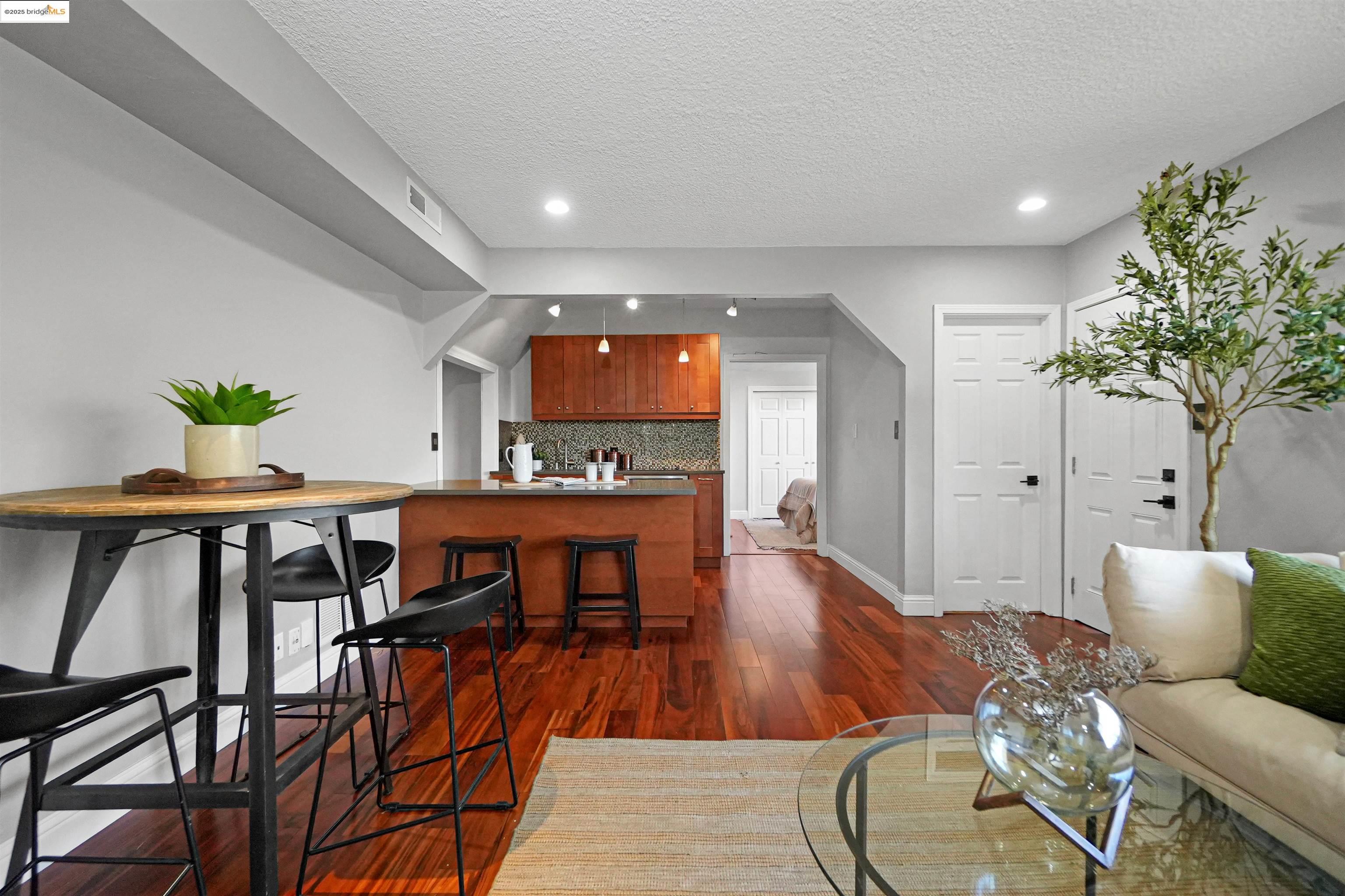 Detail Gallery Image 31 of 58 For 4329 Lawrence Dr, Castro Valley,  CA 94546 - 4 Beds | 3 Baths
