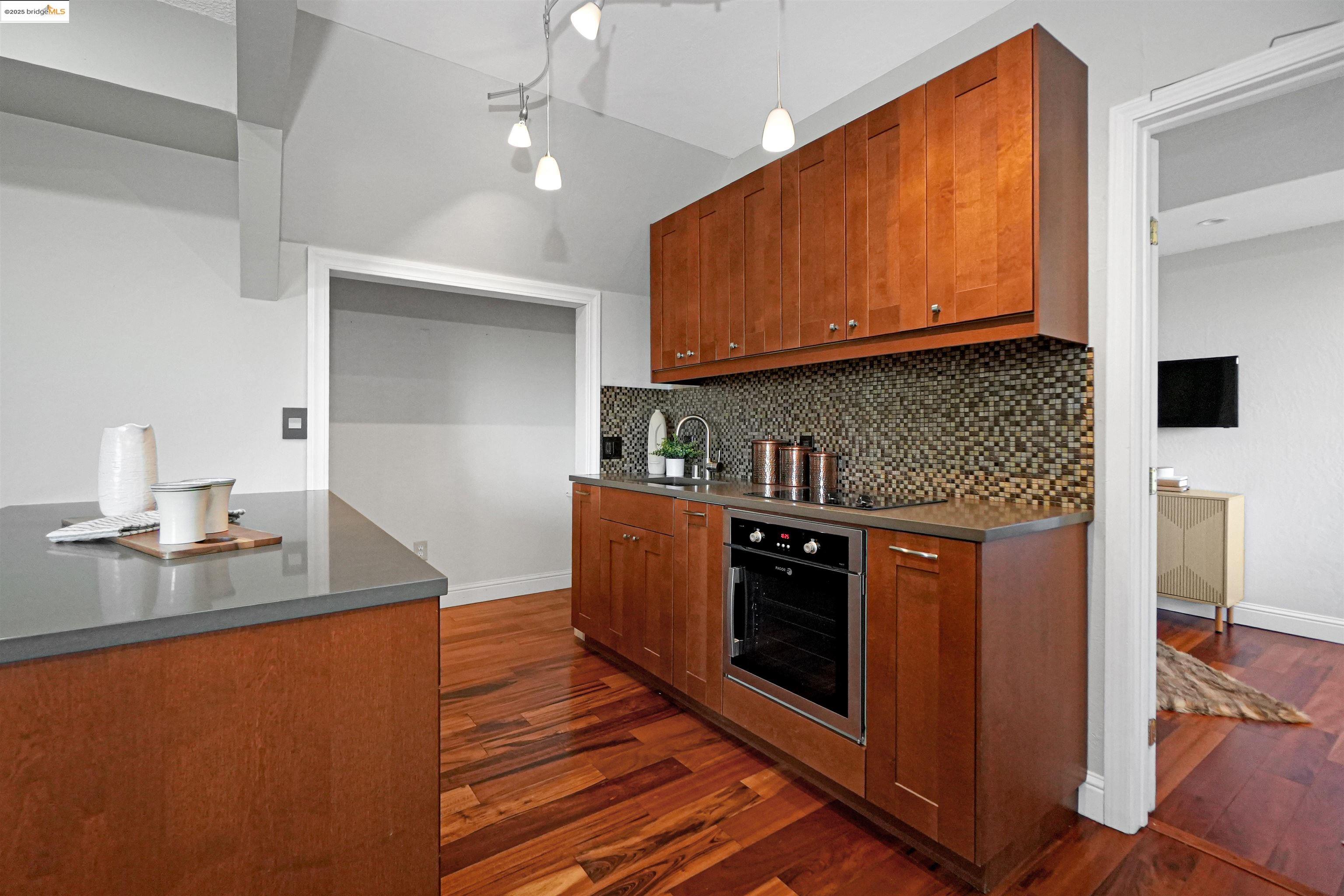 Detail Gallery Image 32 of 58 For 4329 Lawrence Dr, Castro Valley,  CA 94546 - 4 Beds | 3 Baths