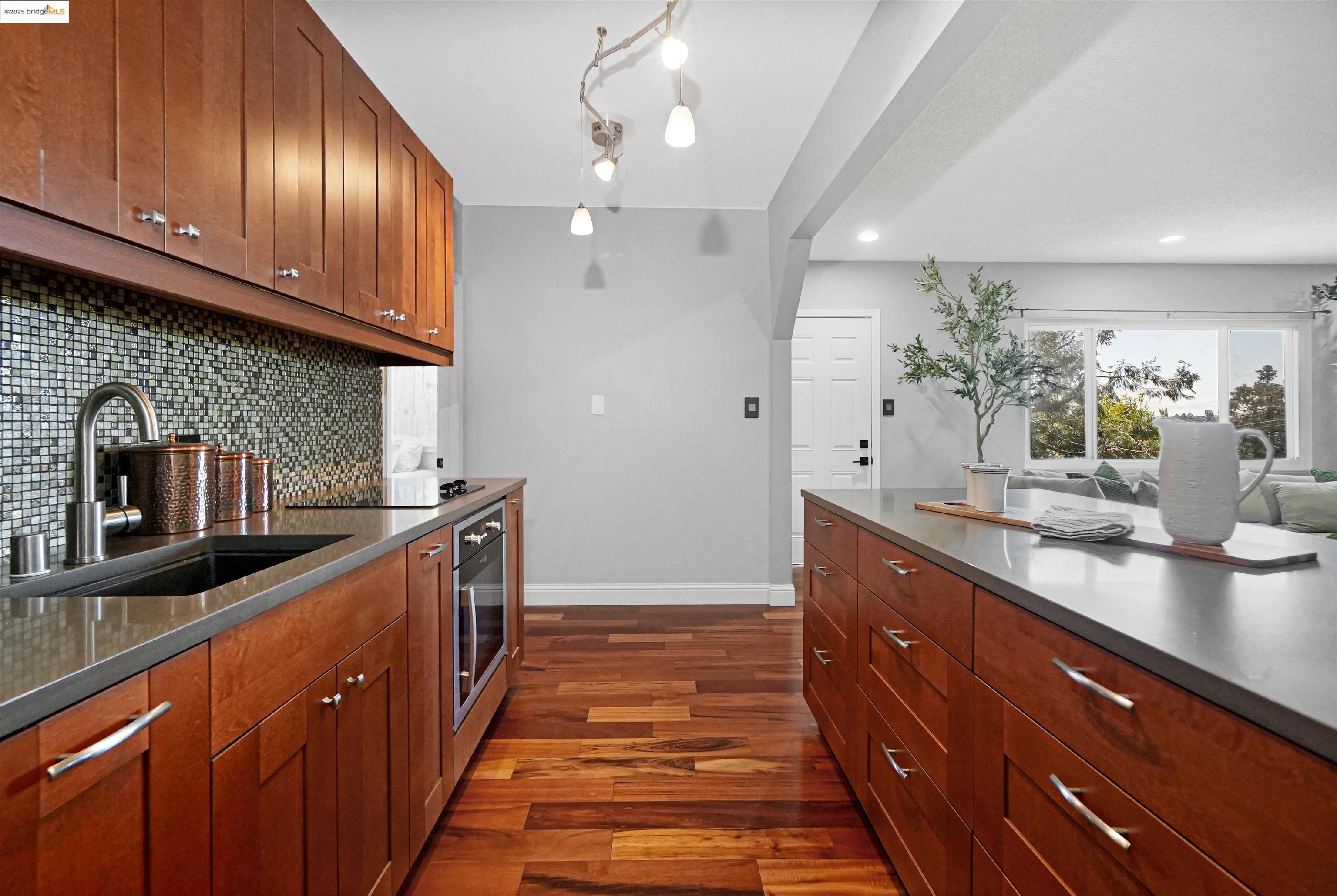 Detail Gallery Image 33 of 58 For 4329 Lawrence Dr, Castro Valley,  CA 94546 - 4 Beds | 3 Baths