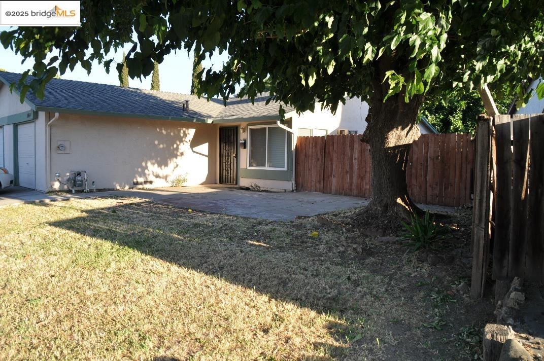 Detail Gallery Image 1 of 1 For 164 E Trident Drive, Pittsburg,  CA 94565 - 3 Beds | 1 Baths