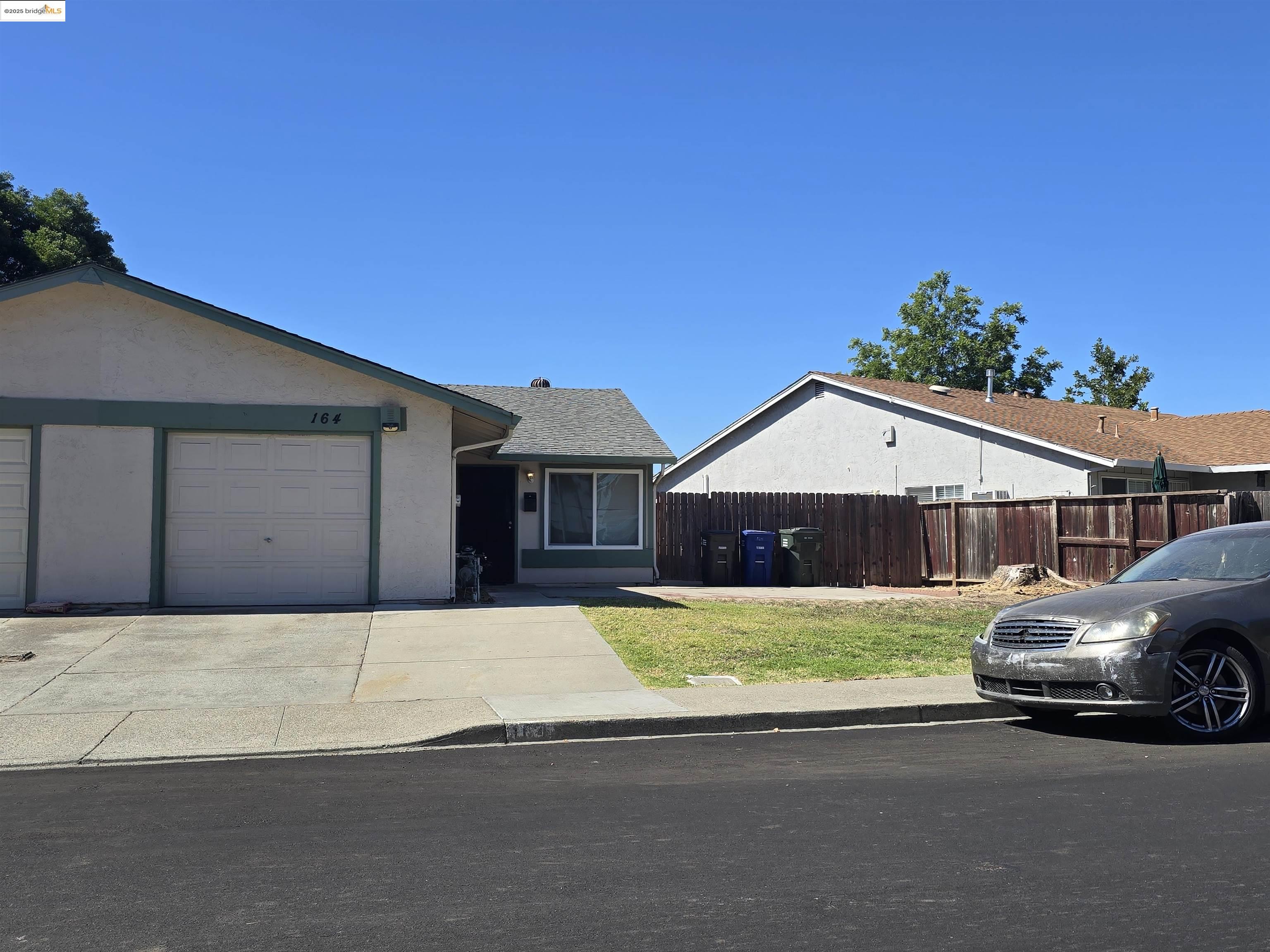 Detail Gallery Image 2 of 13 For 164 E Trident Drive, Pittsburg,  CA 94565 - 3 Beds | 1 Baths