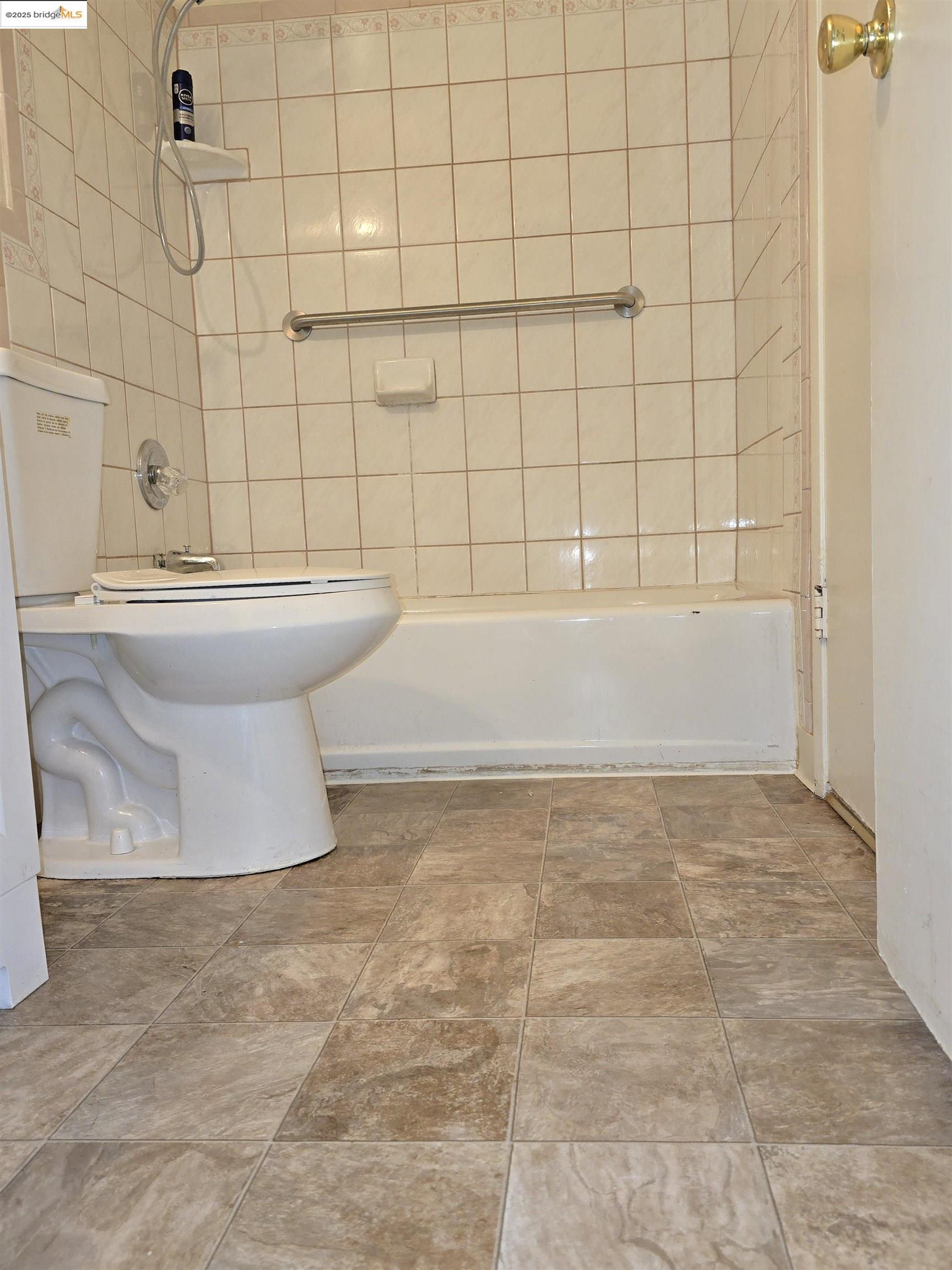 Detail Gallery Image 5 of 13 For 164 E Trident Drive, Pittsburg,  CA 94565 - 3 Beds | 1 Baths