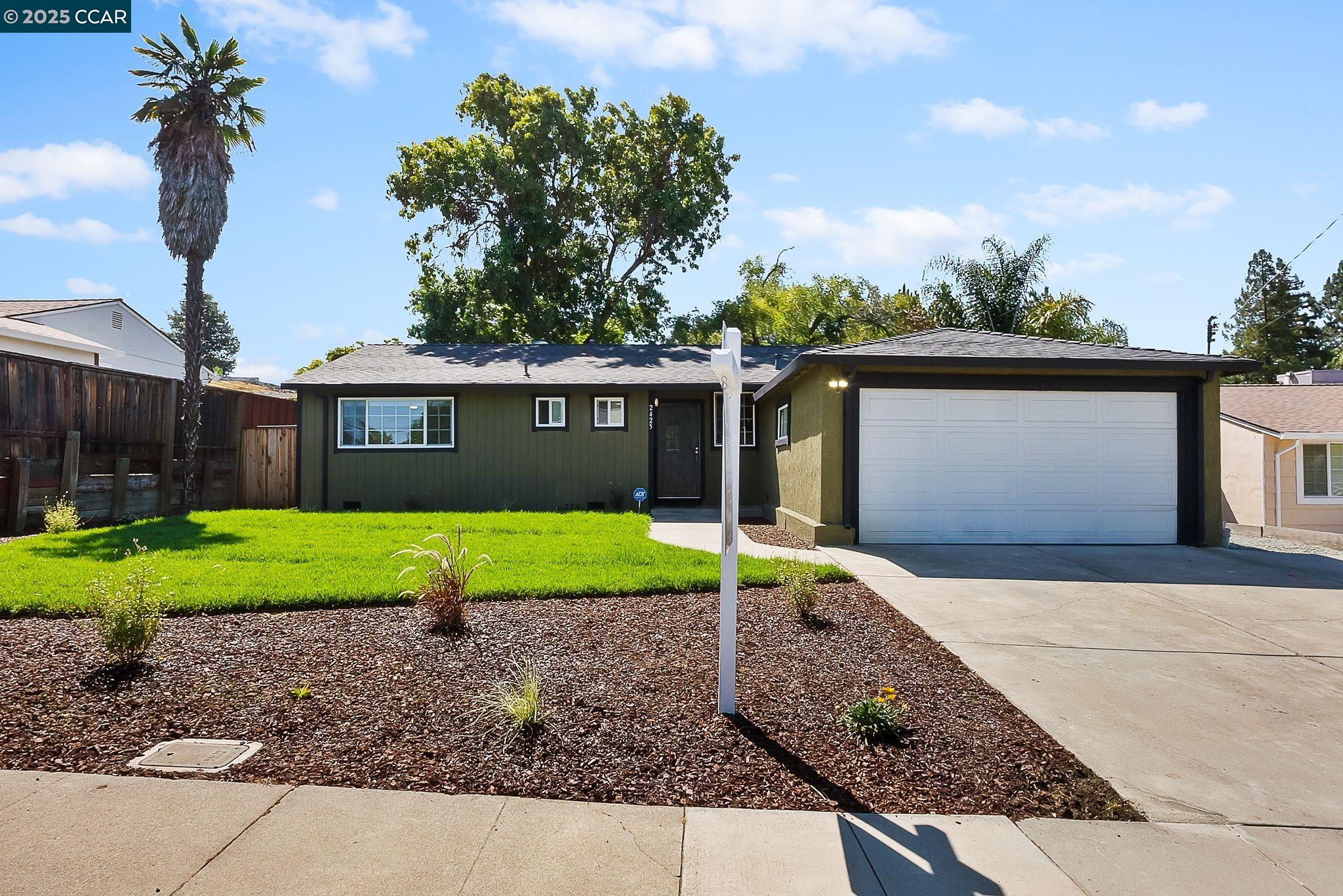 Detail Gallery Image 1 of 40 For 2425 Jerilynn Dr, Concord,  CA 94519 - 3 Beds | 2 Baths