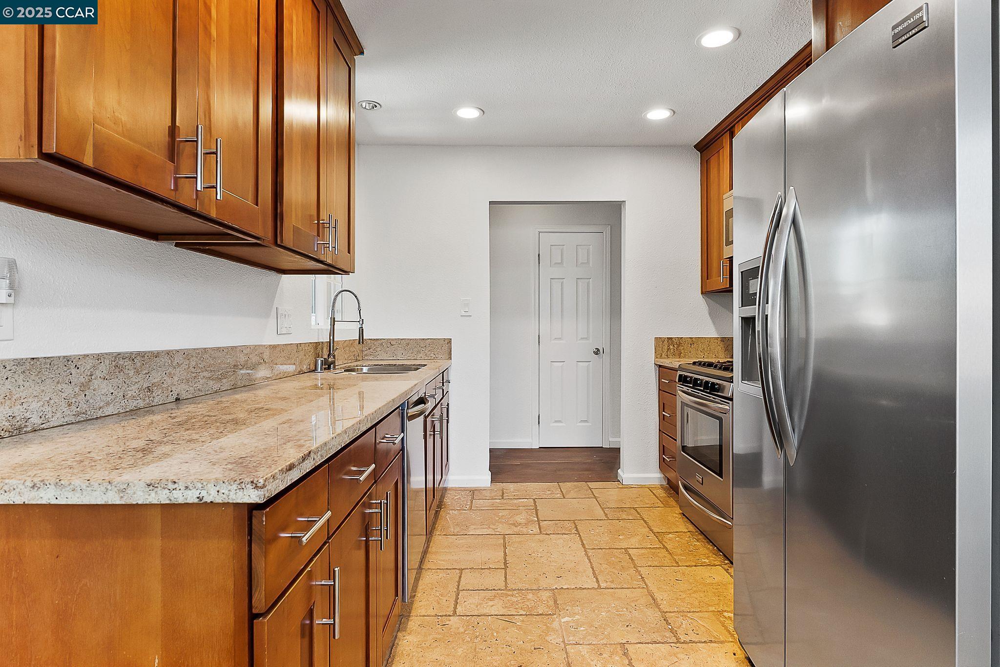 Detail Gallery Image 19 of 40 For 2425 Jerilynn Dr, Concord,  CA 94519 - 3 Beds | 2 Baths