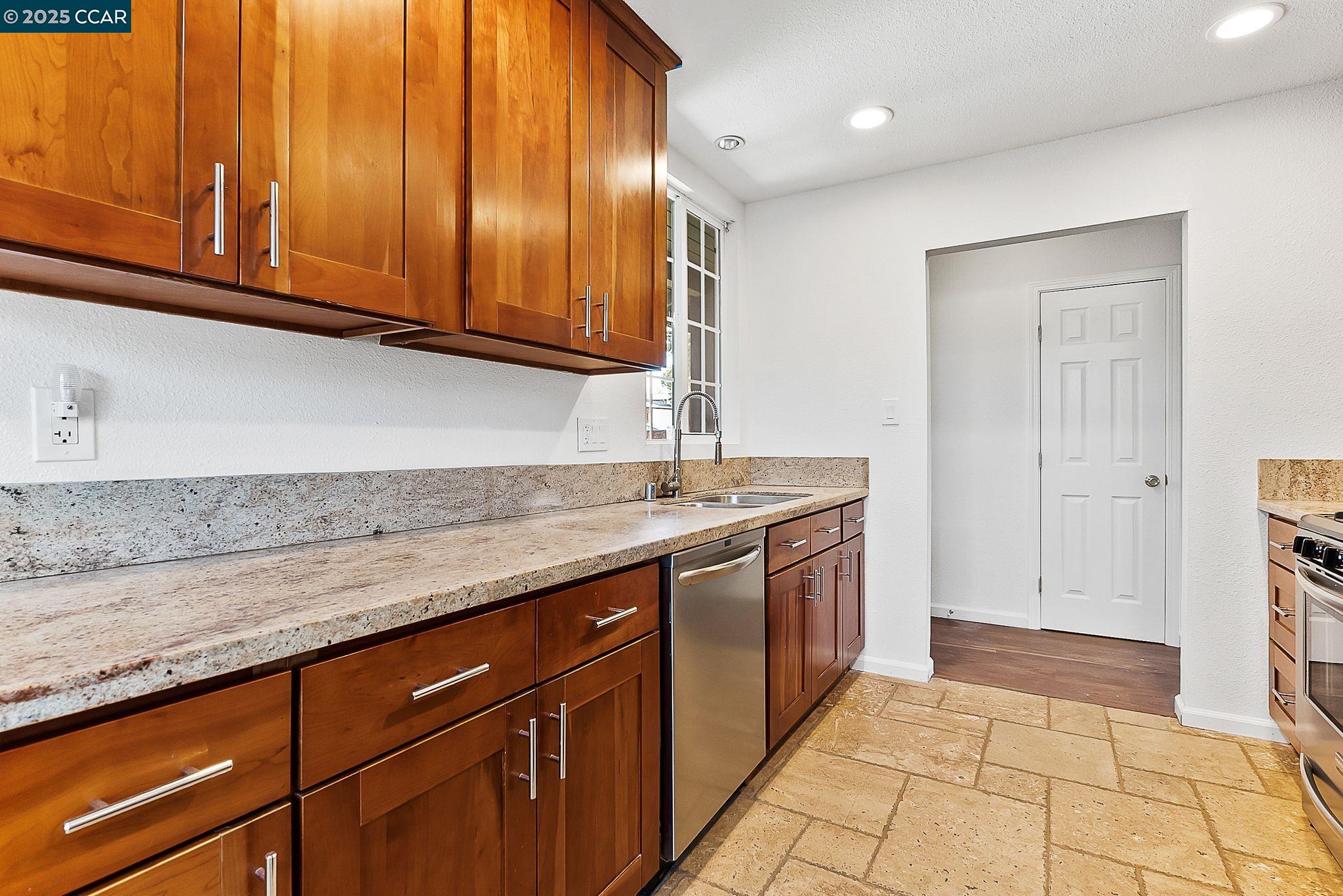 Detail Gallery Image 20 of 40 For 2425 Jerilynn Dr, Concord,  CA 94519 - 3 Beds | 2 Baths