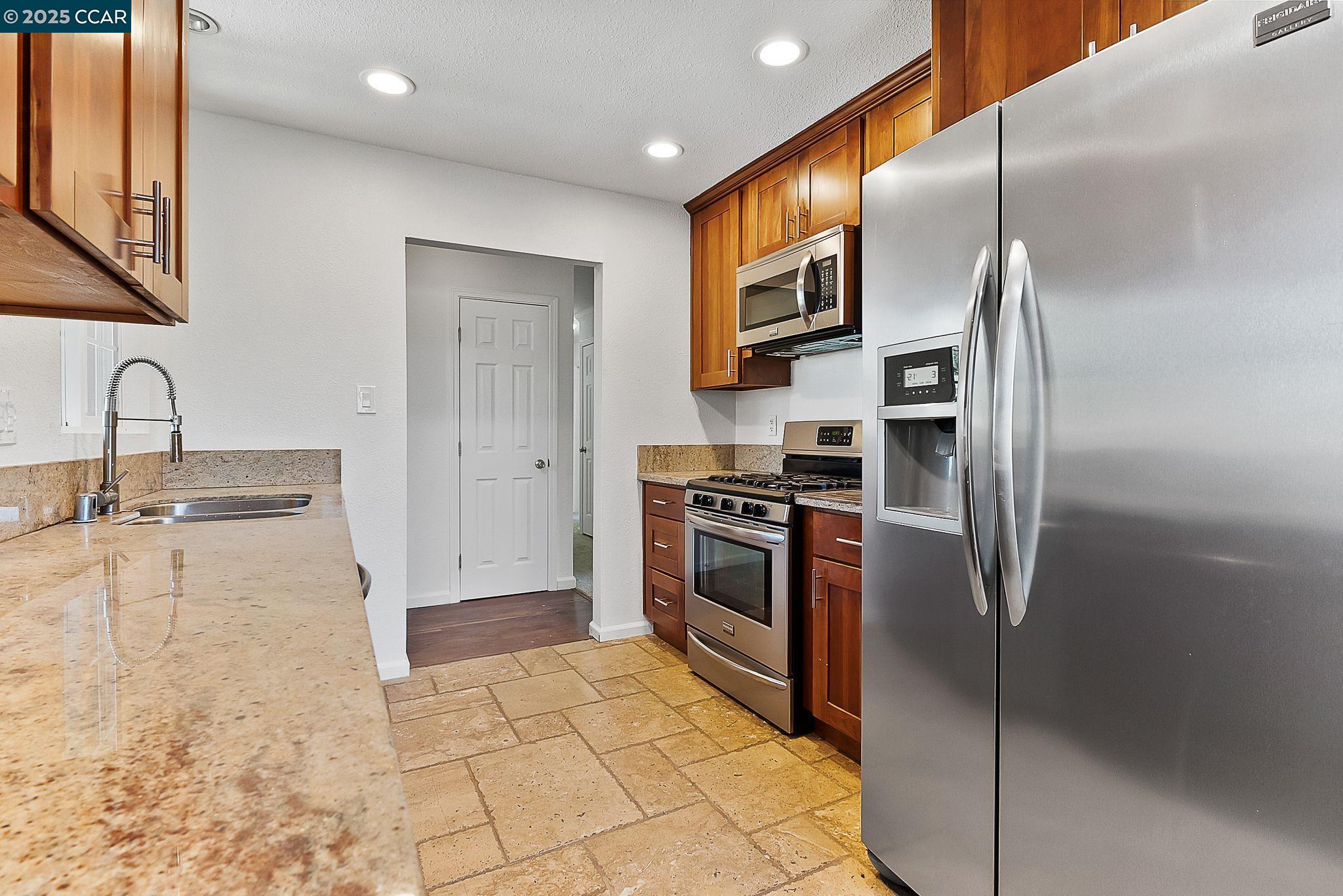 Detail Gallery Image 21 of 40 For 2425 Jerilynn Dr, Concord,  CA 94519 - 3 Beds | 2 Baths
