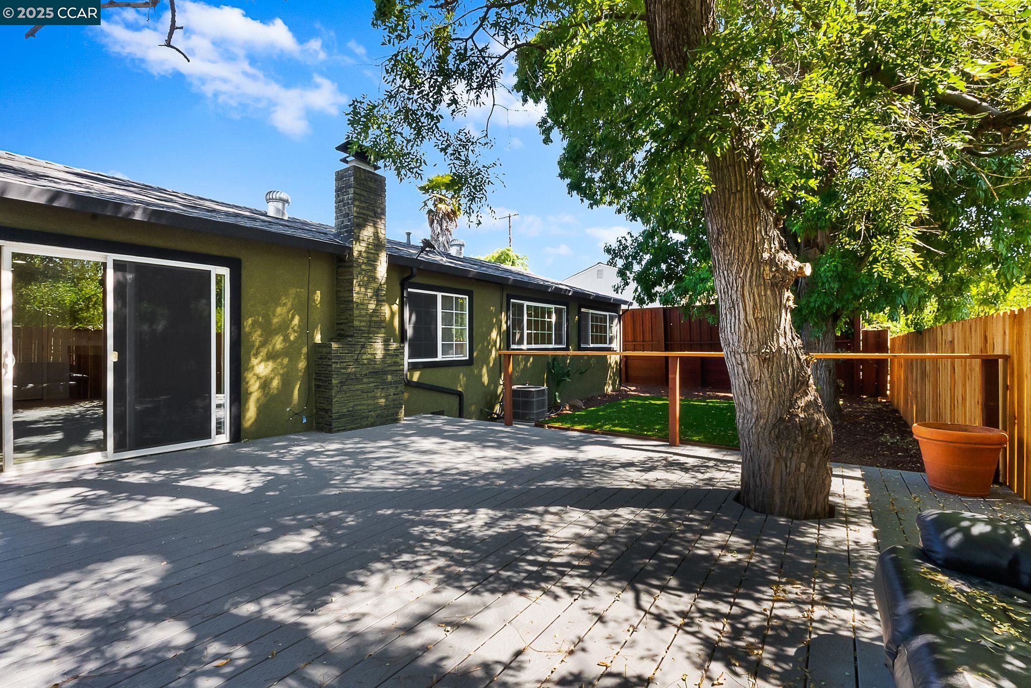 Detail Gallery Image 25 of 40 For 2425 Jerilynn Dr, Concord,  CA 94519 - 3 Beds | 2 Baths