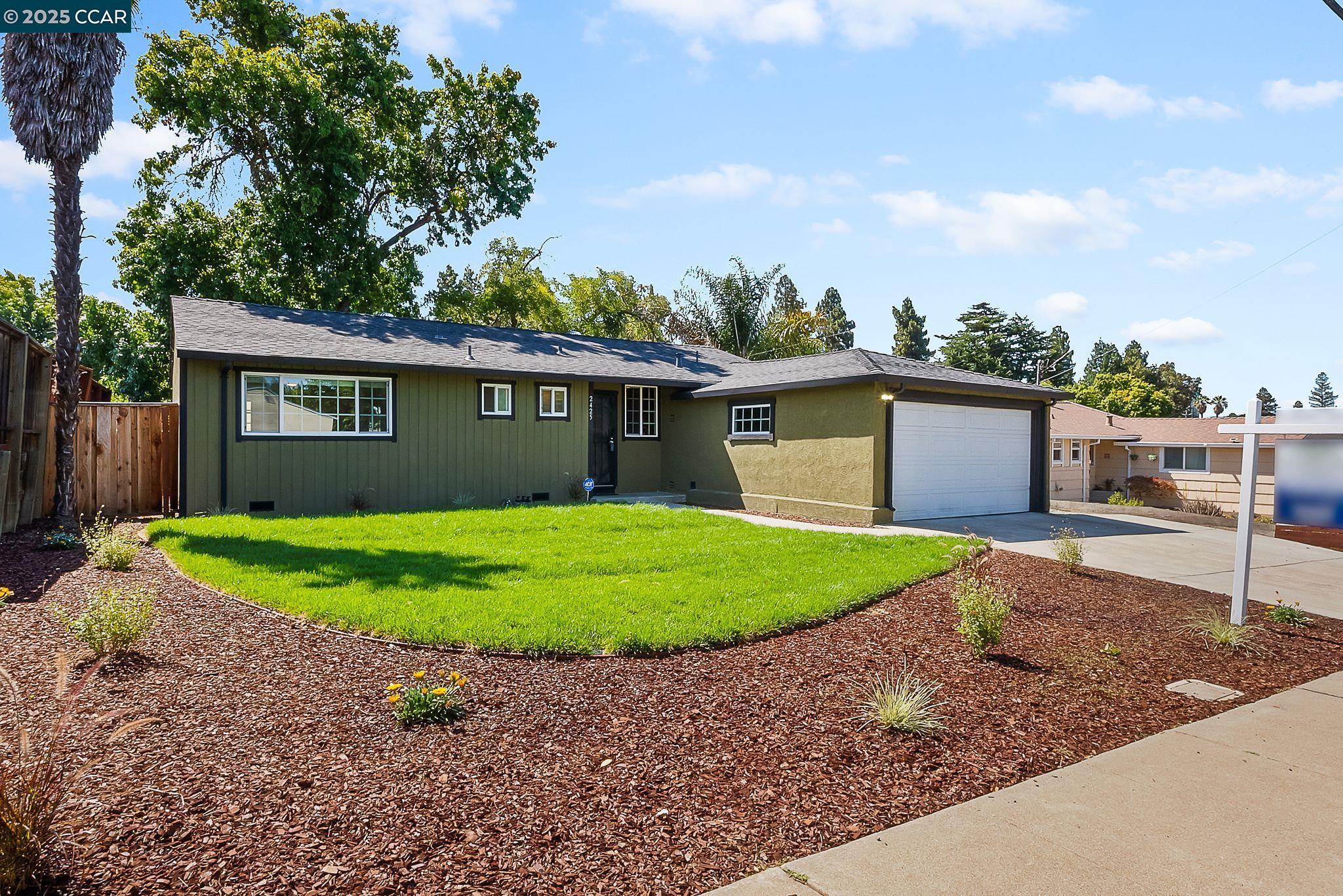 Detail Gallery Image 4 of 40 For 2425 Jerilynn Dr, Concord,  CA 94519 - 3 Beds | 2 Baths