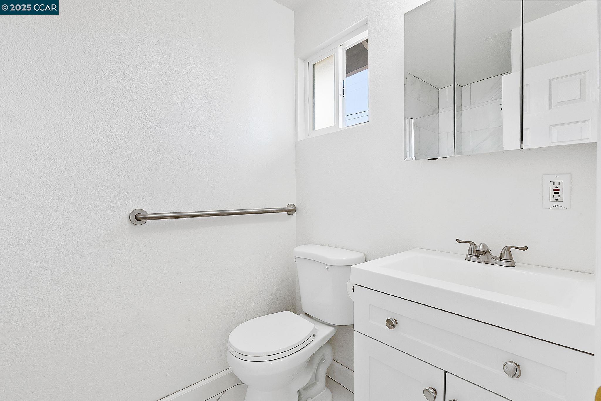 Detail Gallery Image 9 of 40 For 2425 Jerilynn Dr, Concord,  CA 94519 - 3 Beds | 2 Baths