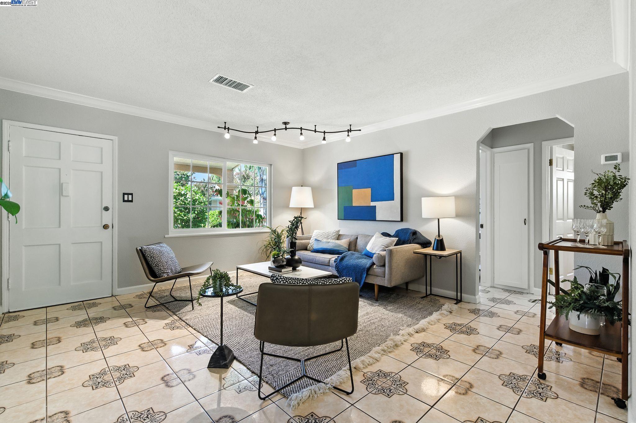 Detail Gallery Image 6 of 29 For 561 Culp Avenue, Hayward,  CA 94544 - 3 Beds | 1 Baths