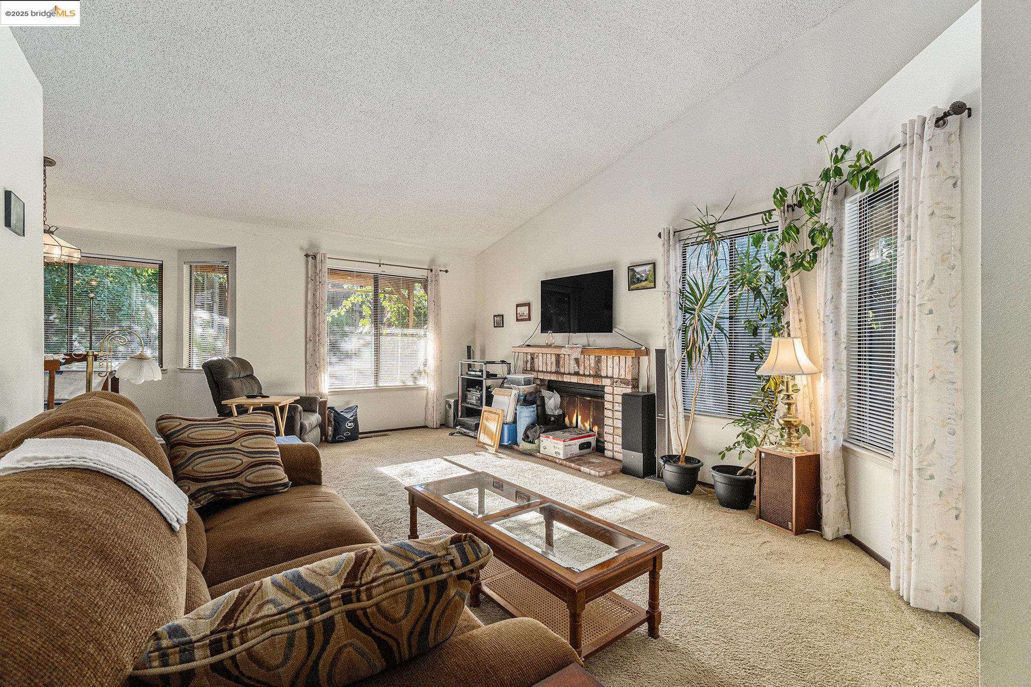 Detail Gallery Image 4 of 17 For 2513 Brazil Dr, Antioch,  CA 94509 - 3 Beds | 2 Baths