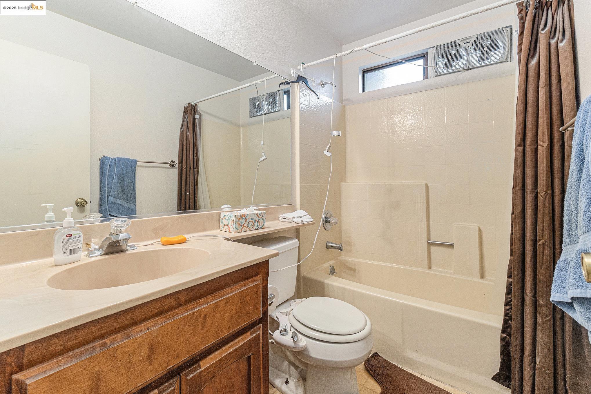 Detail Gallery Image 9 of 17 For 2513 Brazil Dr, Antioch,  CA 94509 - 3 Beds | 2 Baths