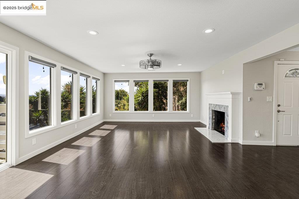 Detail Gallery Image 11 of 56 For 9949 Lawlor St, Oakland,  CA 94605 - 4 Beds | 3 Baths