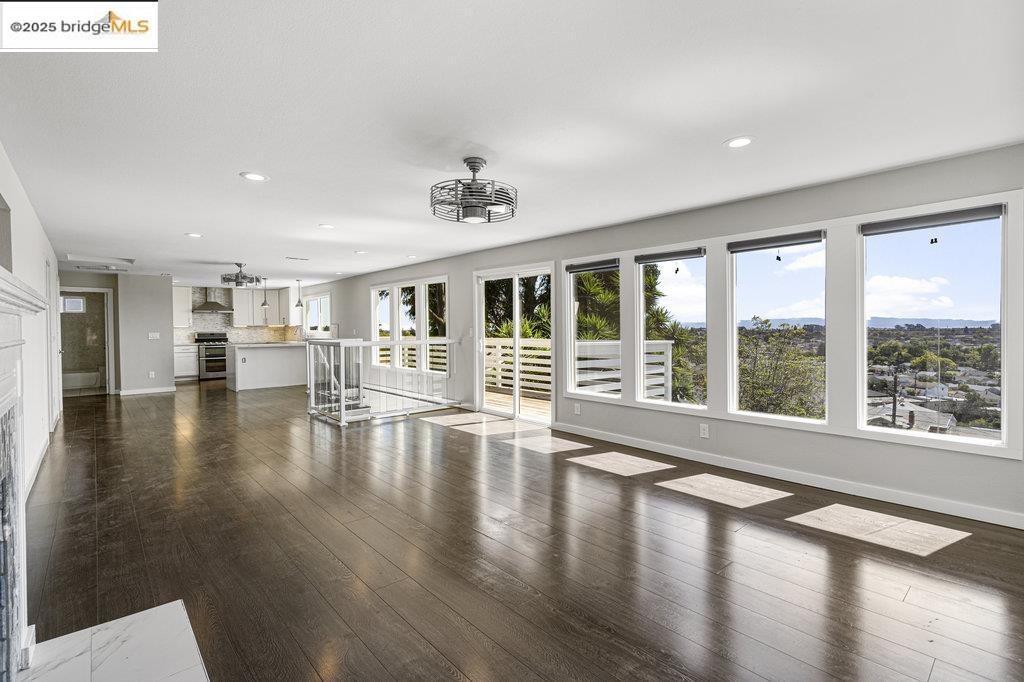 Detail Gallery Image 12 of 56 For 9949 Lawlor St, Oakland,  CA 94605 - 4 Beds | 3 Baths
