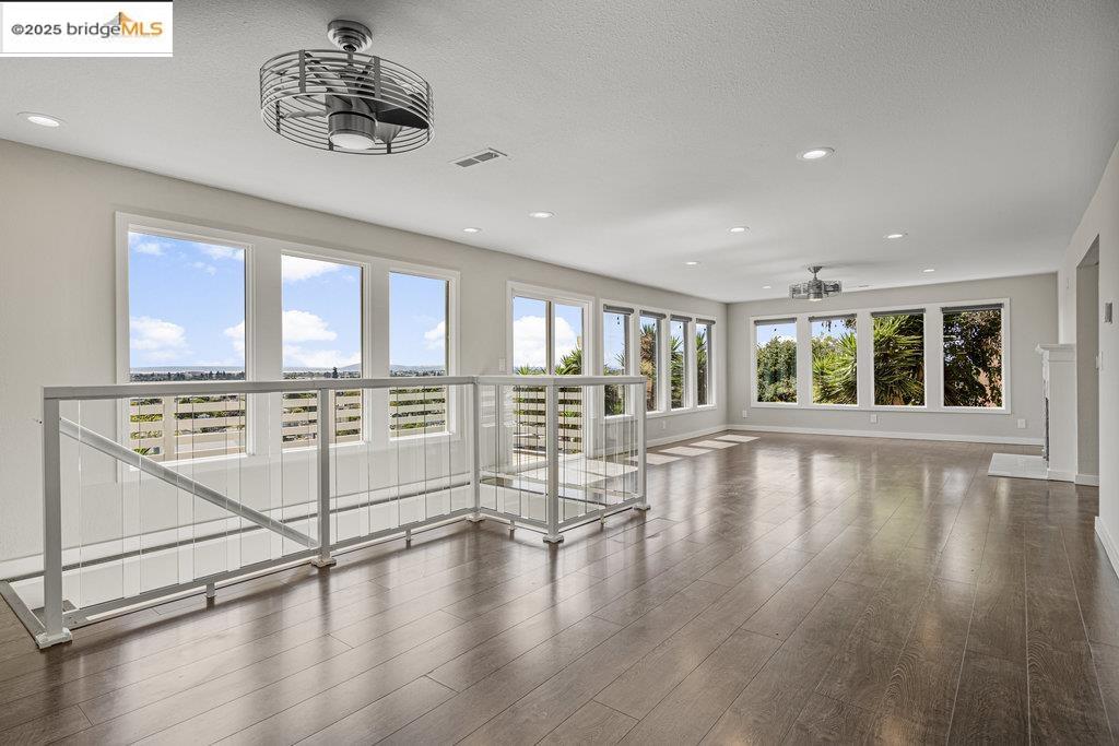 Detail Gallery Image 19 of 56 For 9949 Lawlor St, Oakland,  CA 94605 - 4 Beds | 3 Baths