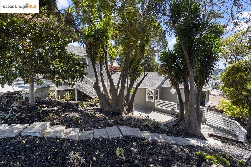 Detail Gallery Image 3 of 56 For 9949 Lawlor St, Oakland,  CA 94605 - 4 Beds | 3 Baths