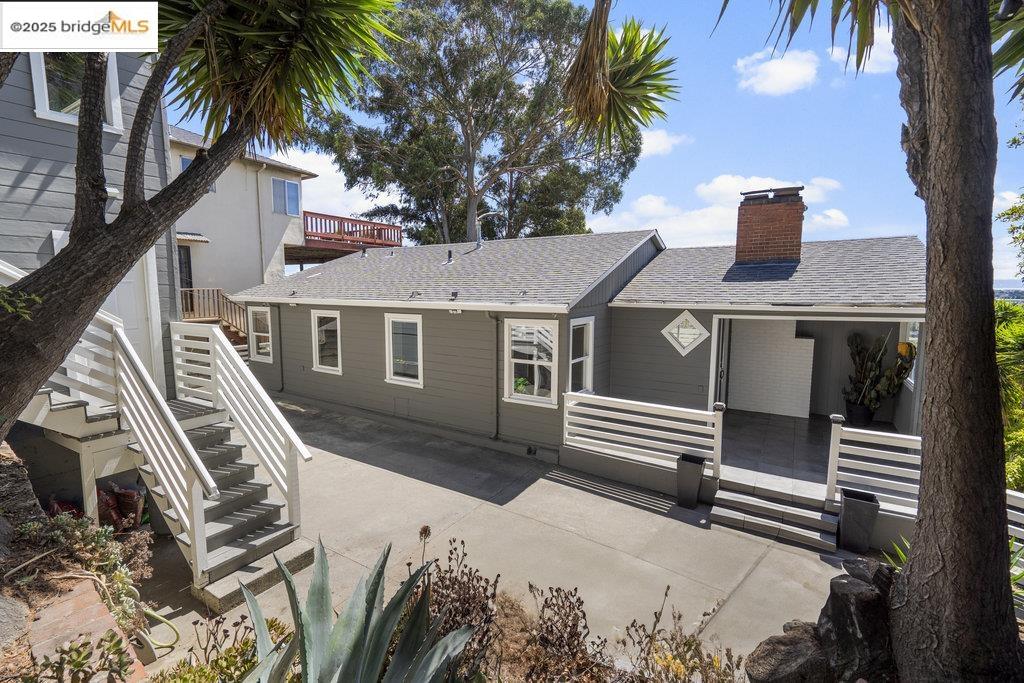 Detail Gallery Image 4 of 56 For 9949 Lawlor St, Oakland,  CA 94605 - 4 Beds | 3 Baths