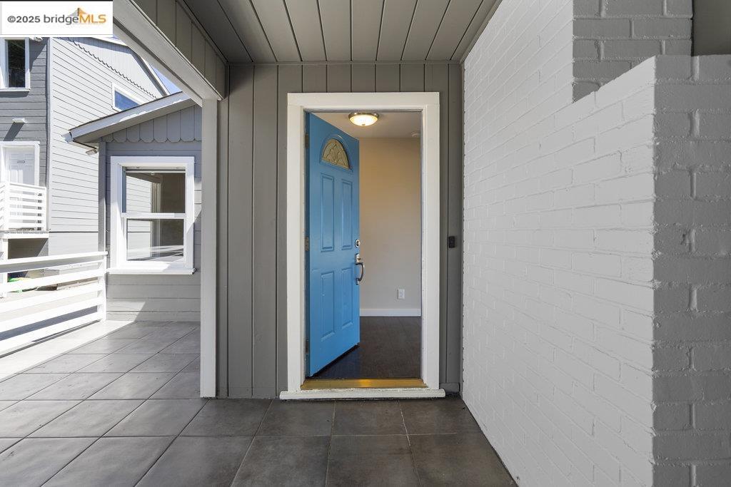 Detail Gallery Image 5 of 56 For 9949 Lawlor St, Oakland,  CA 94605 - 4 Beds | 3 Baths
