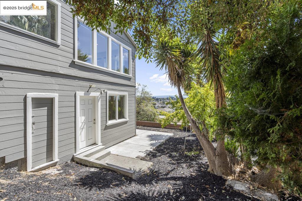 Detail Gallery Image 50 of 56 For 9949 Lawlor St, Oakland,  CA 94605 - 4 Beds | 3 Baths