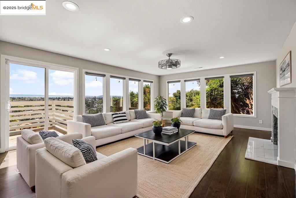 Detail Gallery Image 8 of 56 For 9949 Lawlor St, Oakland,  CA 94605 - 4 Beds | 3 Baths