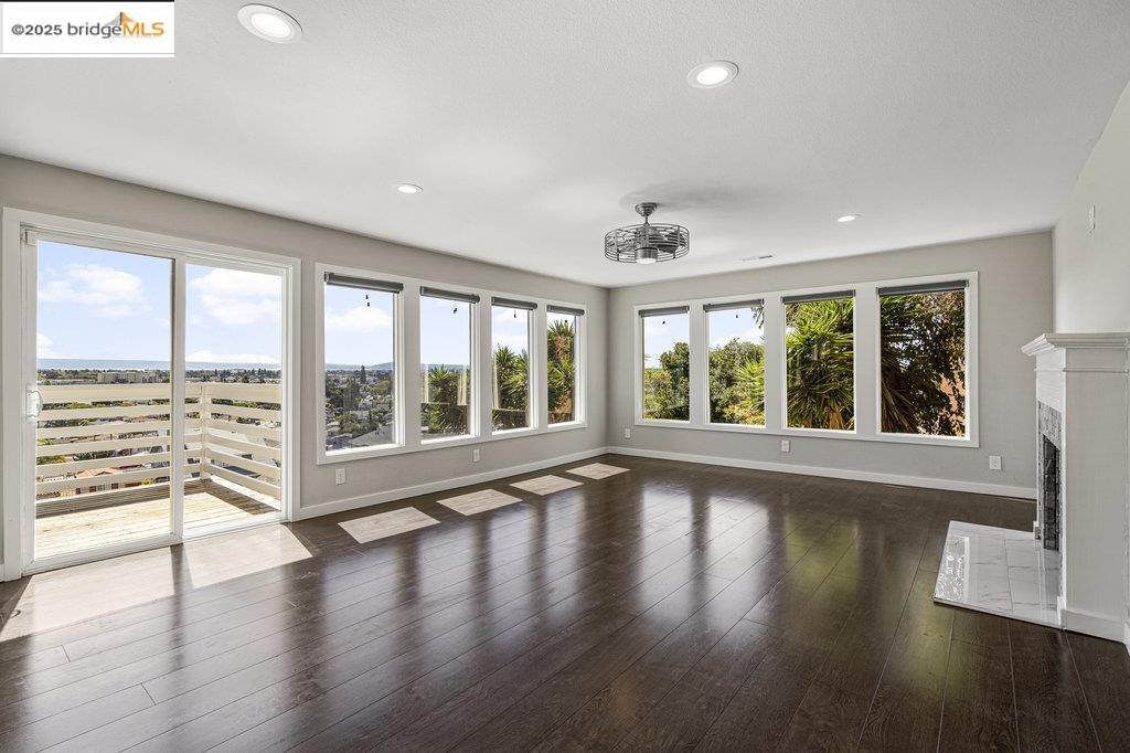 Detail Gallery Image 9 of 56 For 9949 Lawlor St, Oakland,  CA 94605 - 4 Beds | 3 Baths