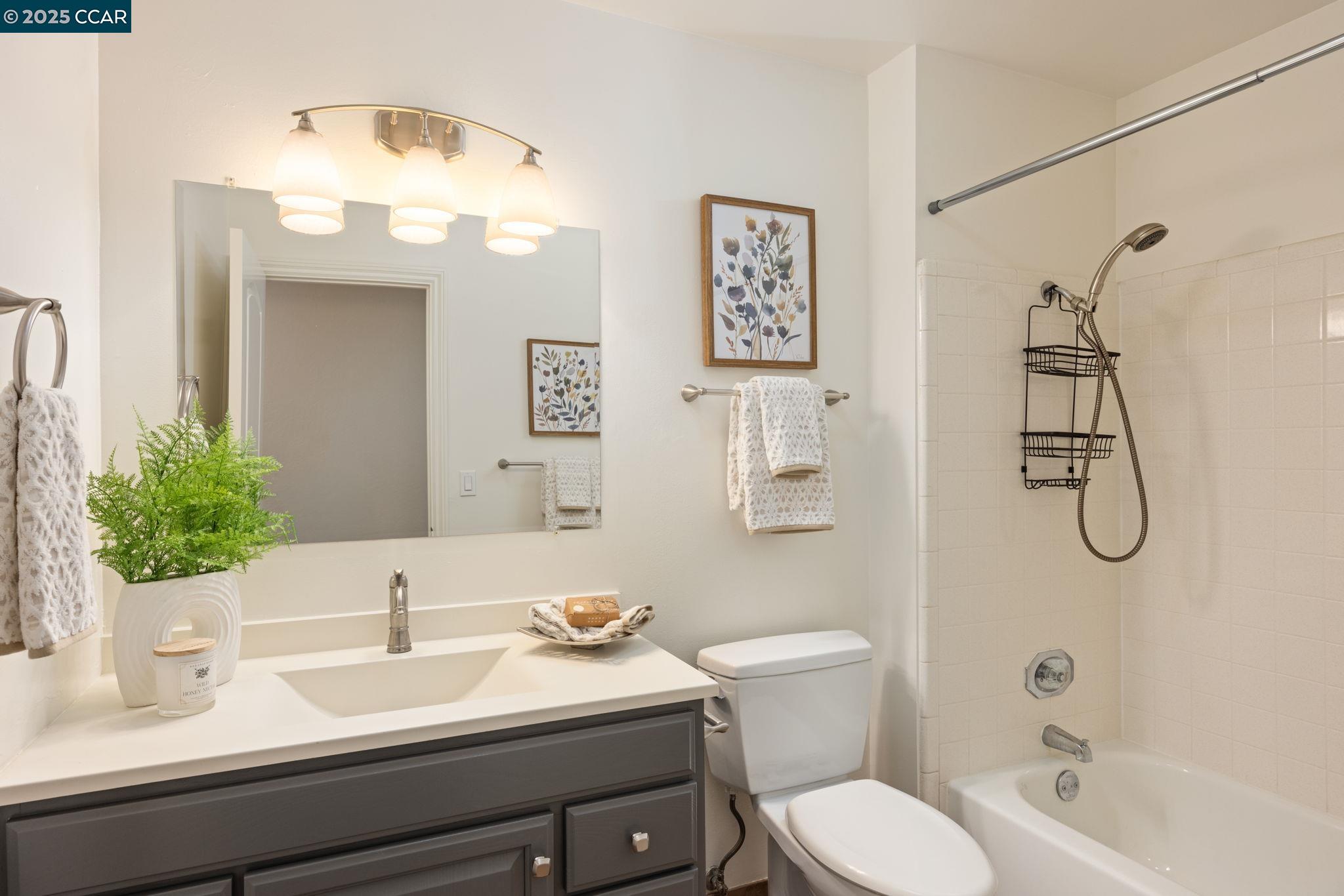 Detail Gallery Image 17 of 27 For 5059 Saint Patricia Ct, Concord,  CA 94521 - 3 Beds | 2 Baths