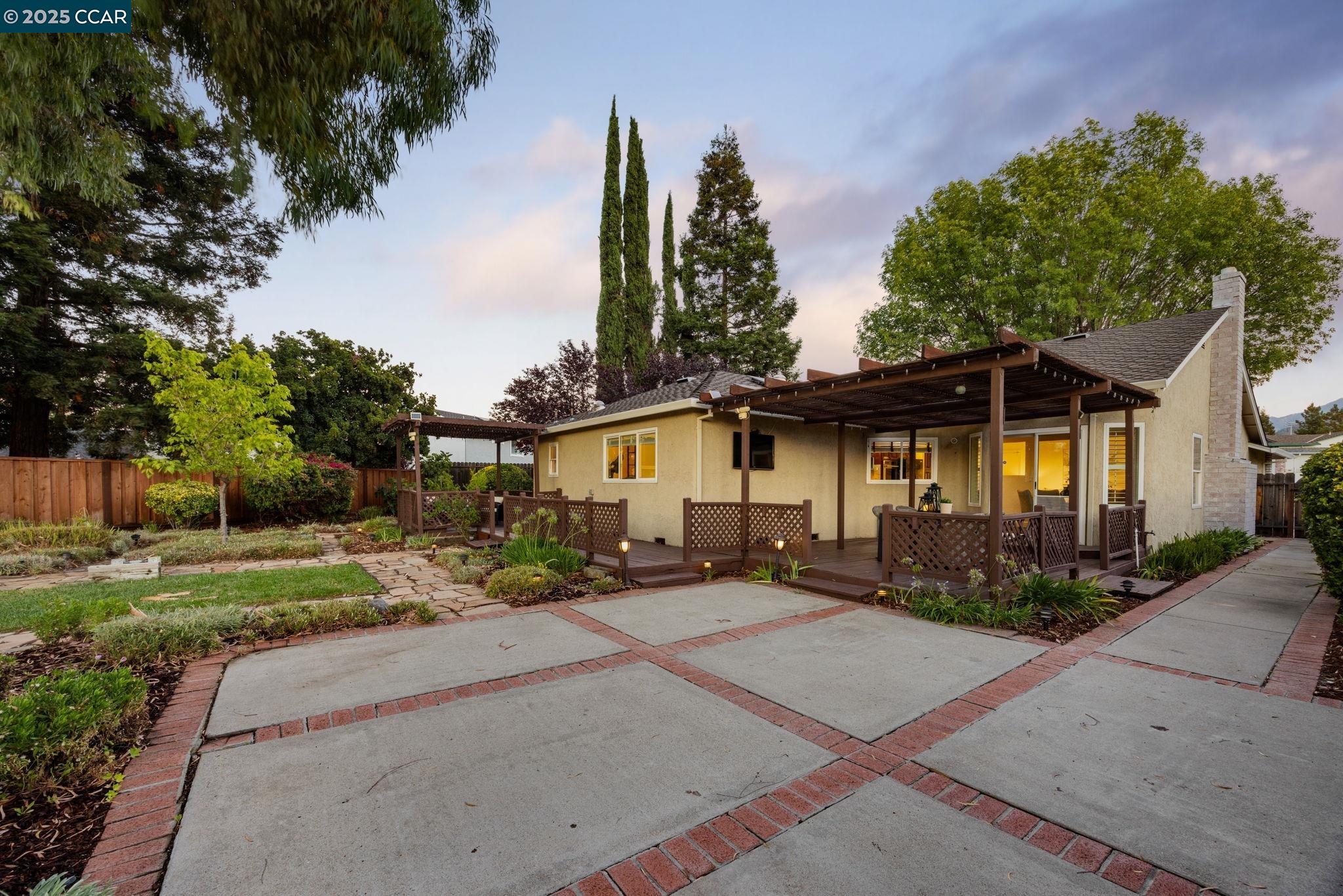 Detail Gallery Image 20 of 27 For 5059 Saint Patricia Ct, Concord,  CA 94521 - 3 Beds | 2 Baths