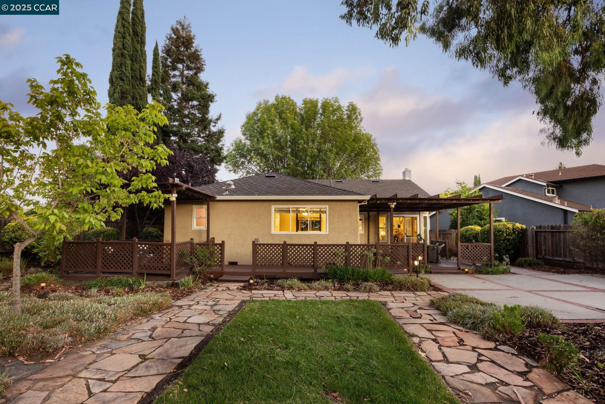 Detail Gallery Image 21 of 27 For 5059 Saint Patricia Ct, Concord,  CA 94521 - 3 Beds | 2 Baths