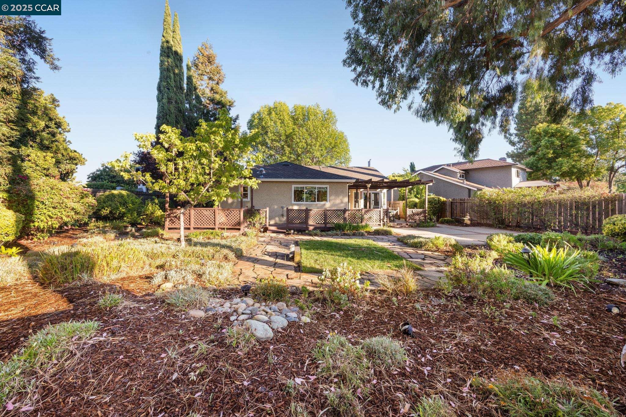 Detail Gallery Image 22 of 27 For 5059 Saint Patricia Ct, Concord,  CA 94521 - 3 Beds | 2 Baths