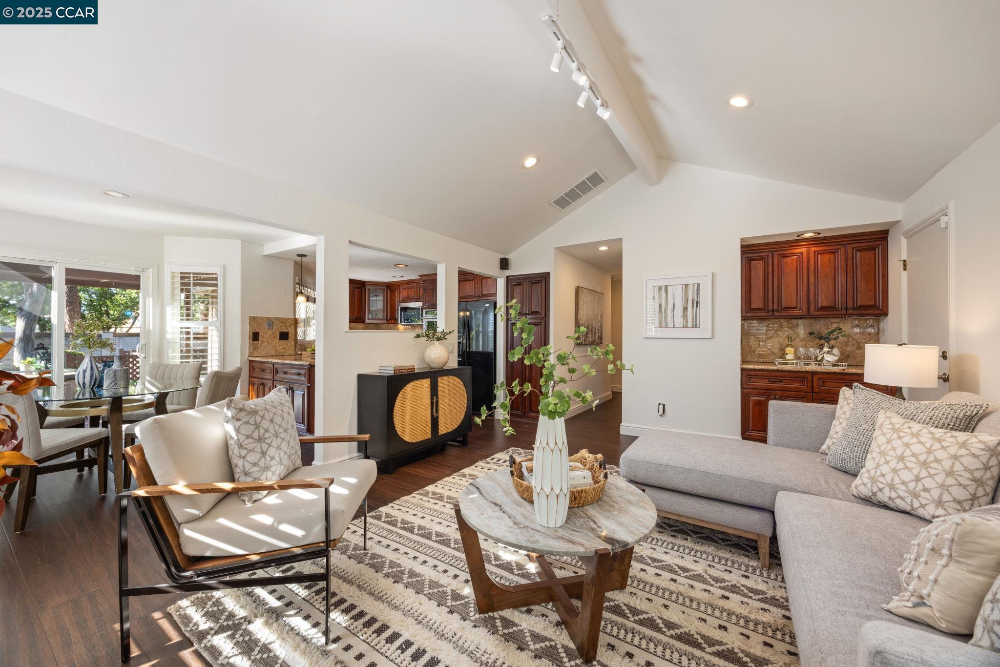 Detail Gallery Image 9 of 27 For 5059 Saint Patricia Ct, Concord,  CA 94521 - 3 Beds | 2 Baths