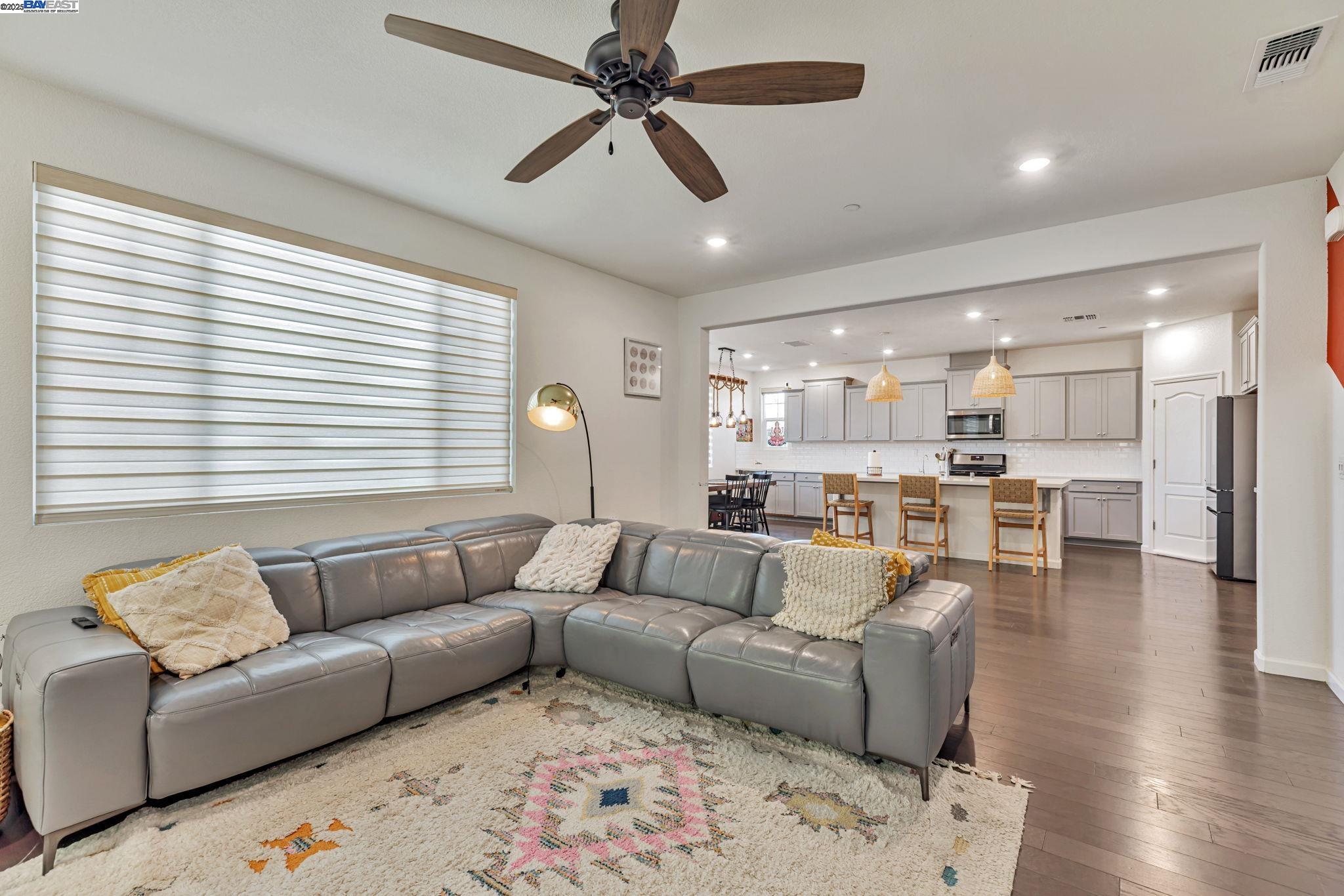 Detail Gallery Image 8 of 38 For 6716 Kiln Pl, Tracy,  CA 95377 - 5 Beds | 3 Baths