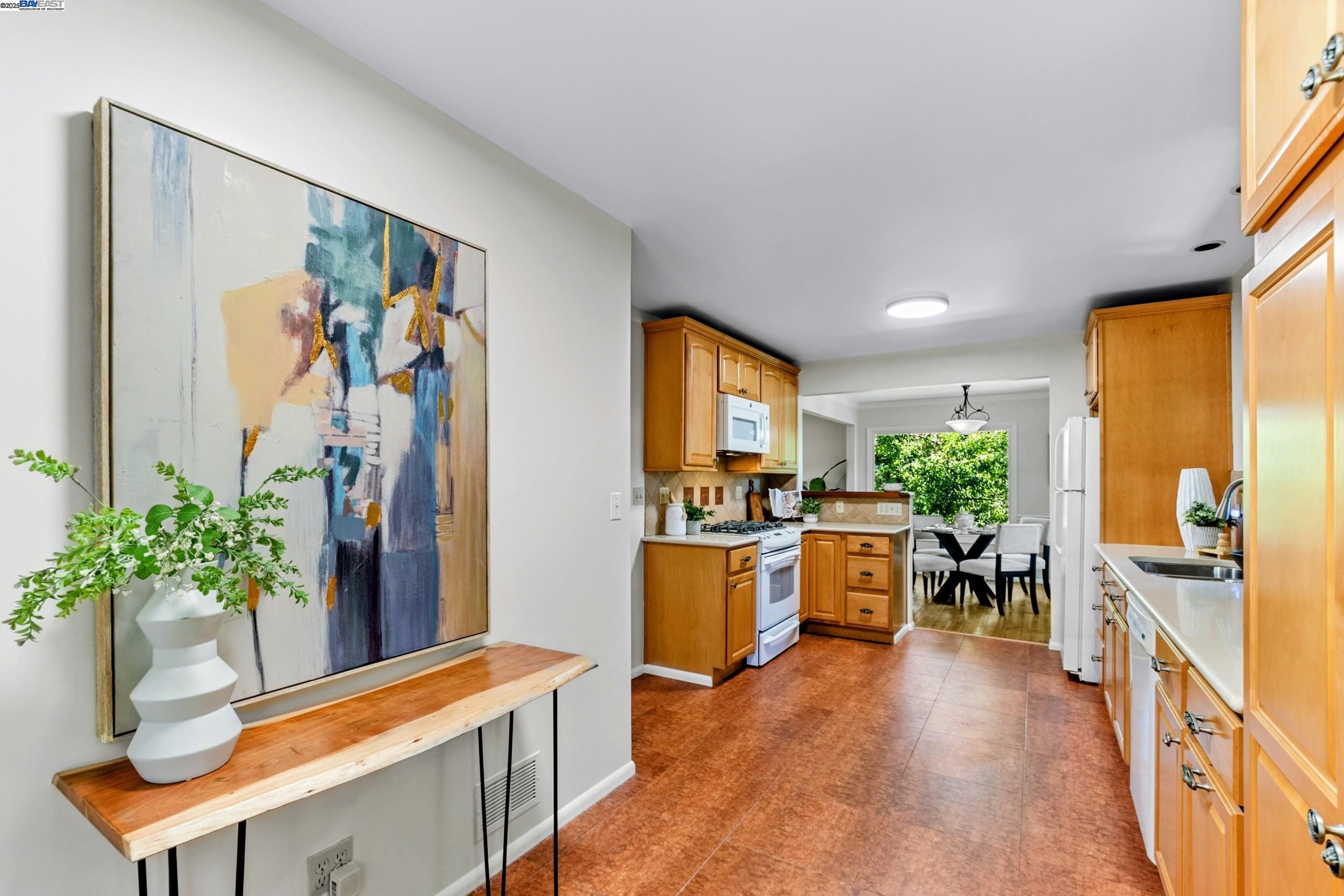 Detail Gallery Image 16 of 51 For 2593 El Caminito, Oakland,  CA 94611 - 4 Beds | 2/1 Baths