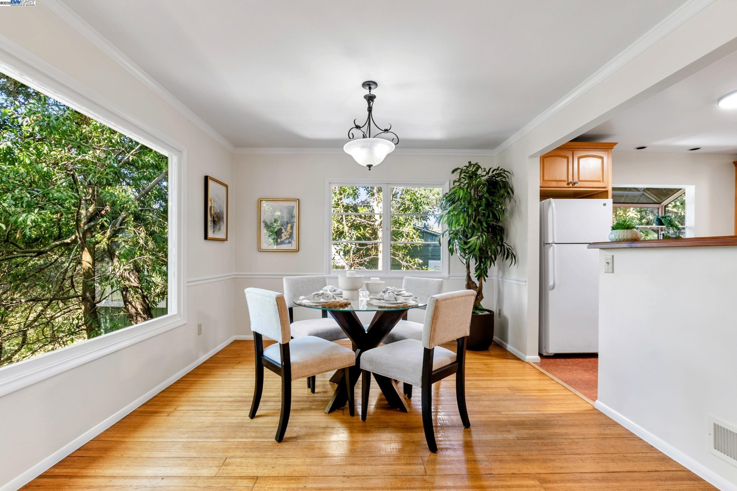 Detail Gallery Image 19 of 51 For 2593 El Caminito, Oakland,  CA 94611 - 4 Beds | 2/1 Baths