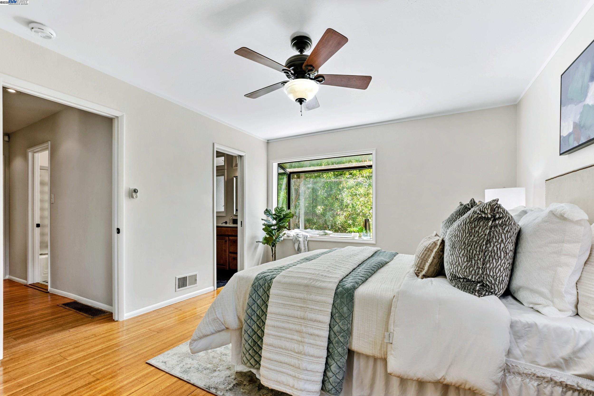 Detail Gallery Image 24 of 51 For 2593 El Caminito, Oakland,  CA 94611 - 4 Beds | 2/1 Baths