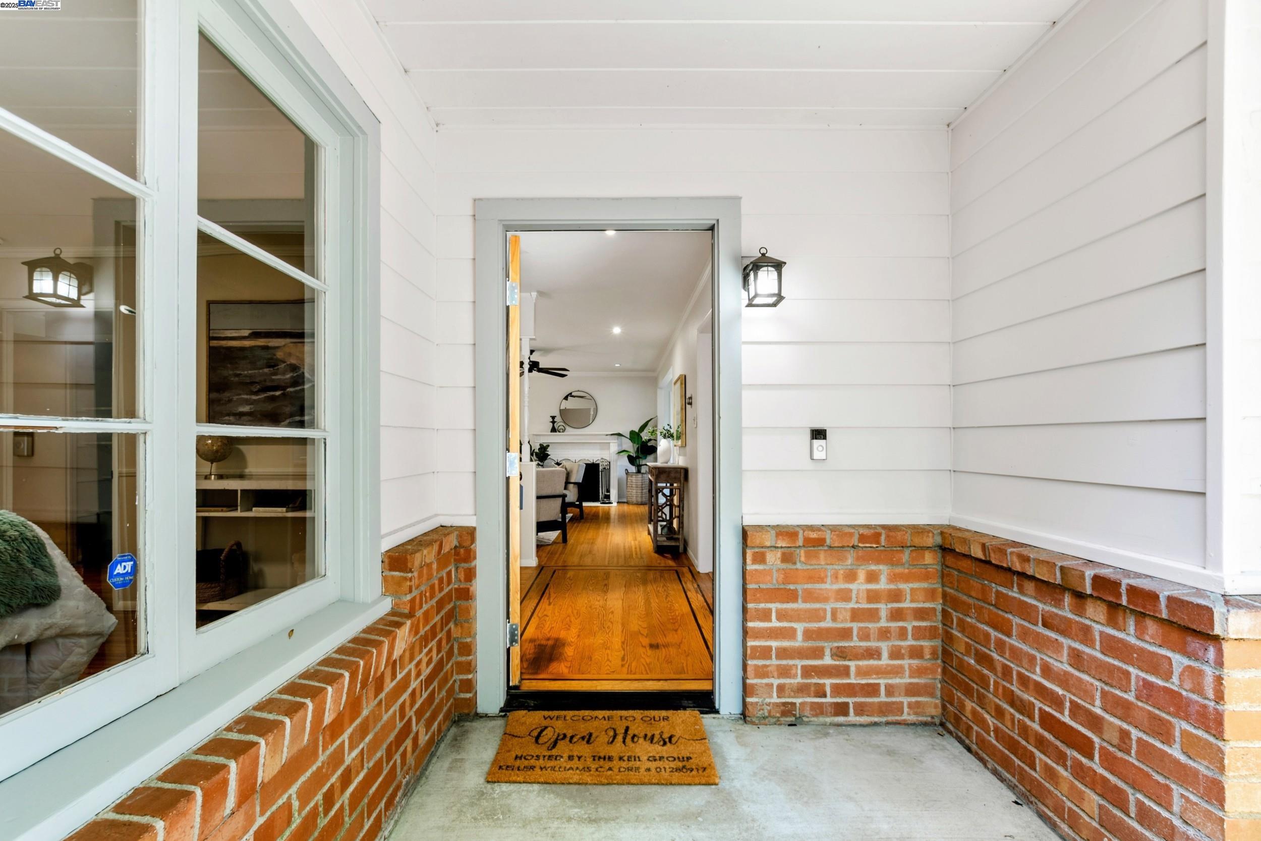 Detail Gallery Image 4 of 51 For 2593 El Caminito, Oakland,  CA 94611 - 4 Beds | 2/1 Baths