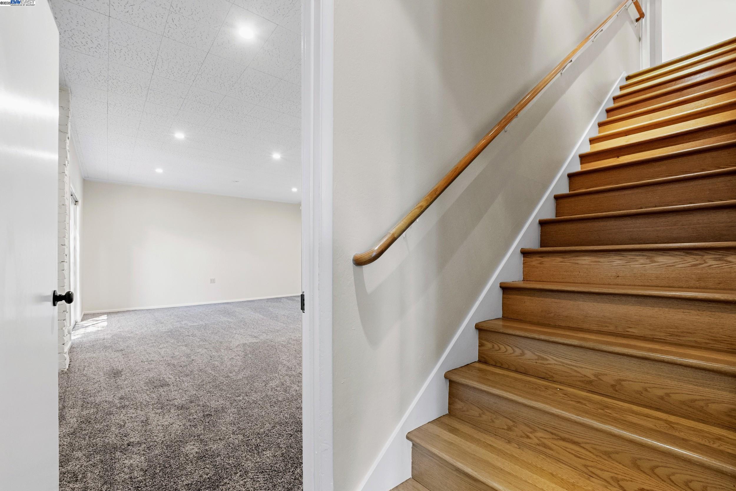 Detail Gallery Image 35 of 51 For 2593 El Caminito, Oakland,  CA 94611 - 4 Beds | 2/1 Baths