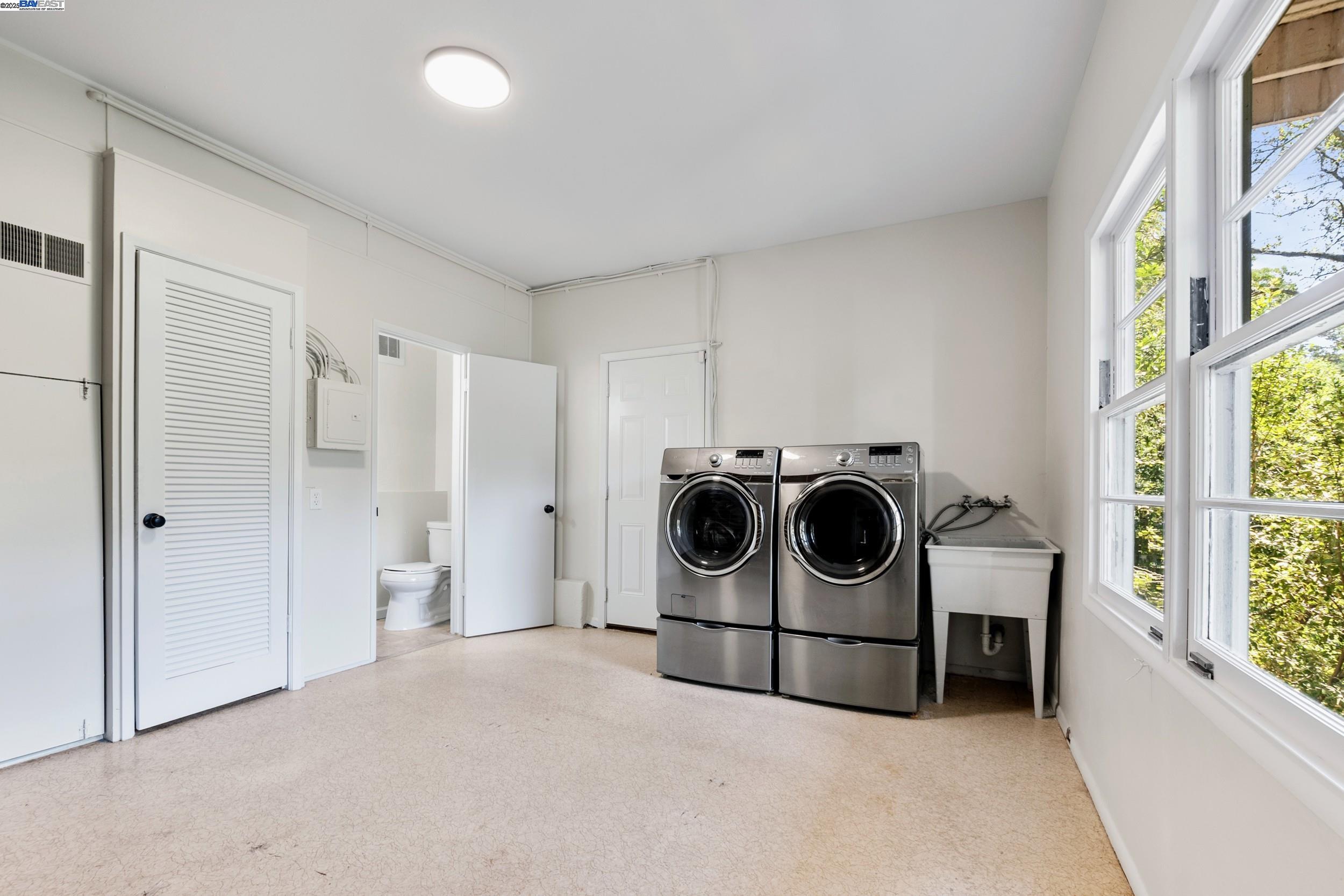 Detail Gallery Image 39 of 51 For 2593 El Caminito, Oakland,  CA 94611 - 4 Beds | 2/1 Baths