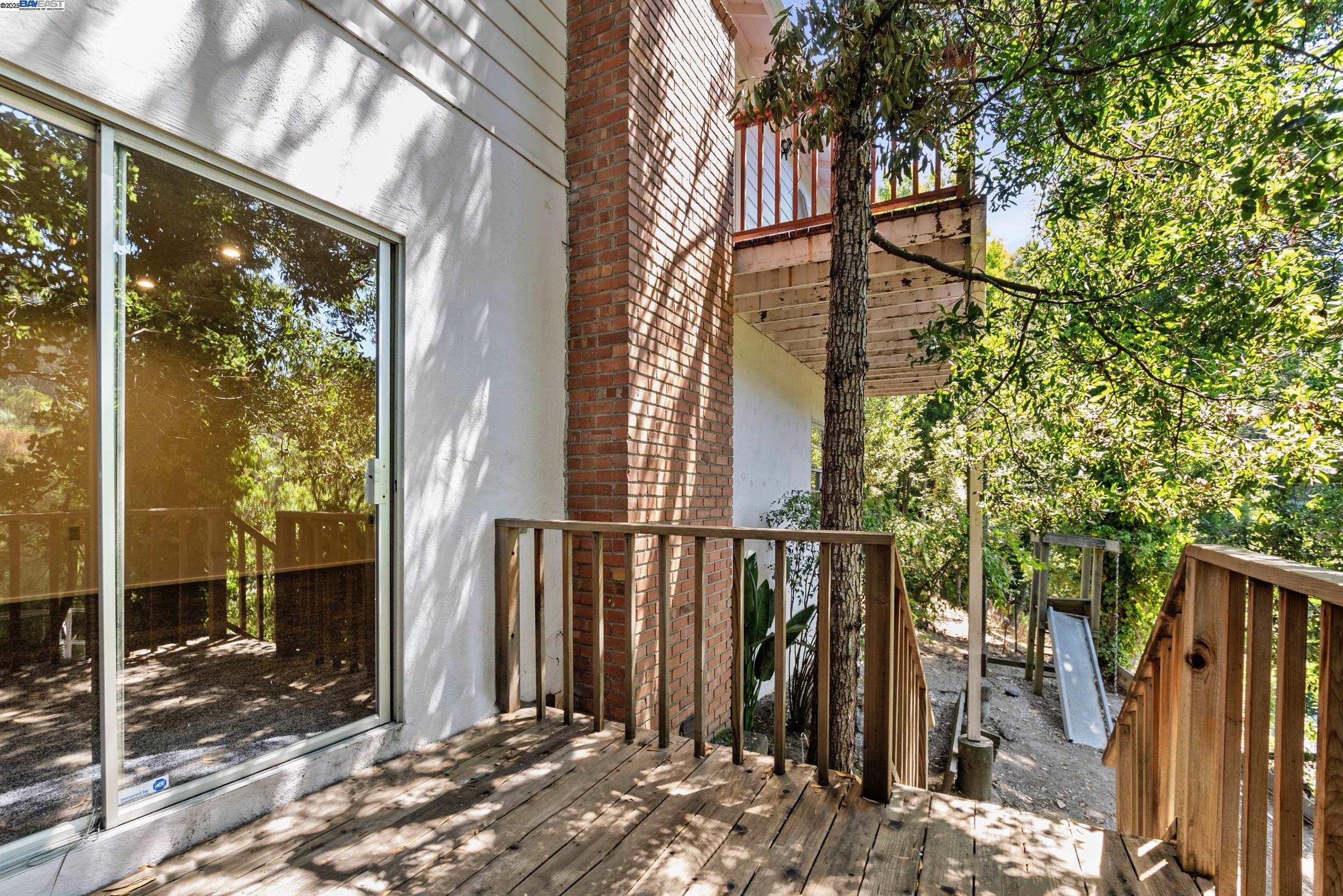 Detail Gallery Image 42 of 51 For 2593 El Caminito, Oakland,  CA 94611 - 4 Beds | 2/1 Baths
