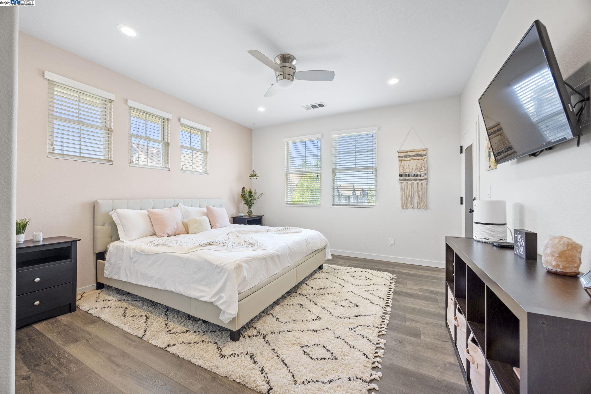 Detail Gallery Image 16 of 24 For 161 N L #101,  Livermore,  CA 94550 - 2 Beds | 2/1 Baths