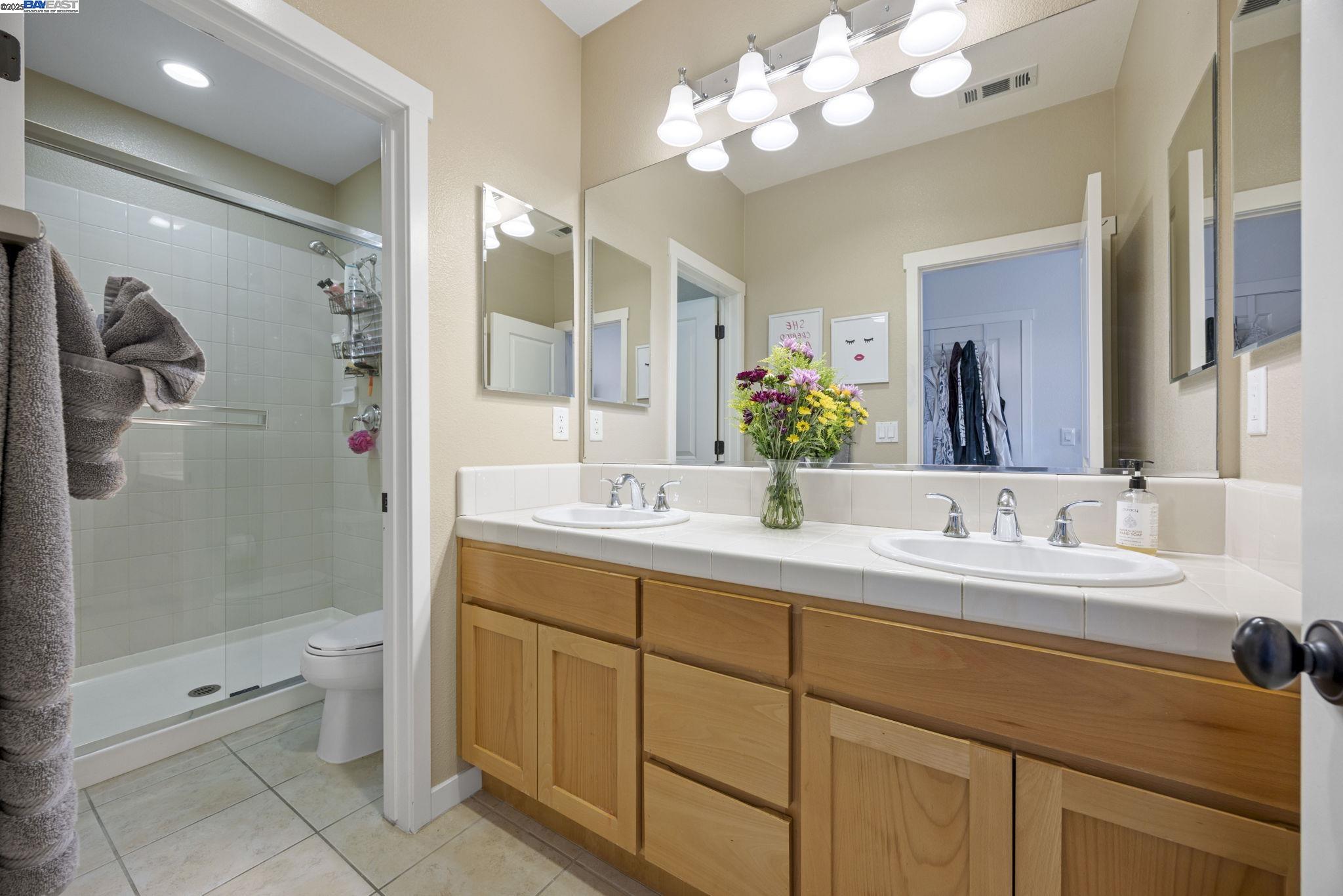 Detail Gallery Image 17 of 24 For 161 N L #101,  Livermore,  CA 94550 - 2 Beds | 2/1 Baths