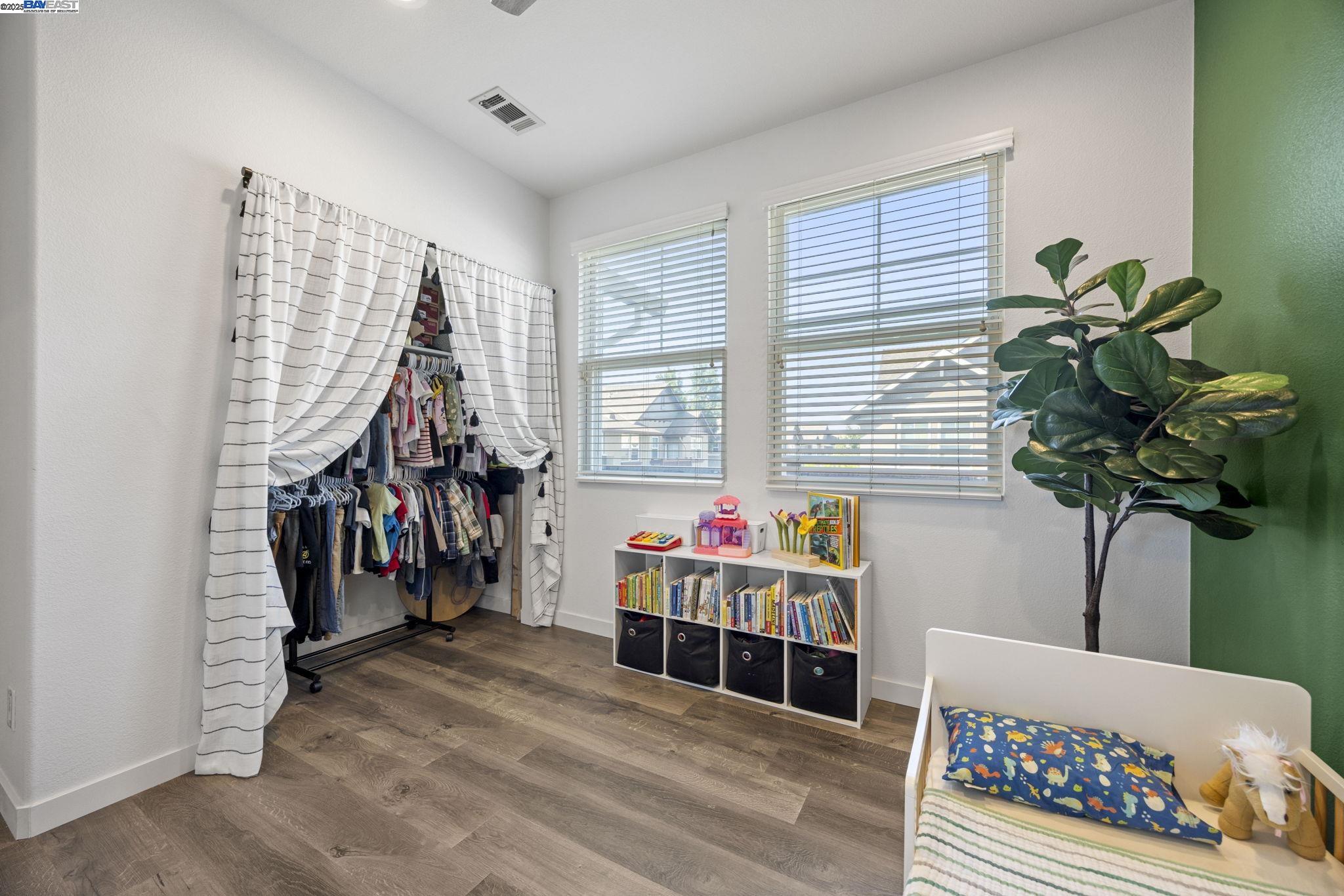 Detail Gallery Image 19 of 24 For 161 N L #101,  Livermore,  CA 94550 - 2 Beds | 2/1 Baths