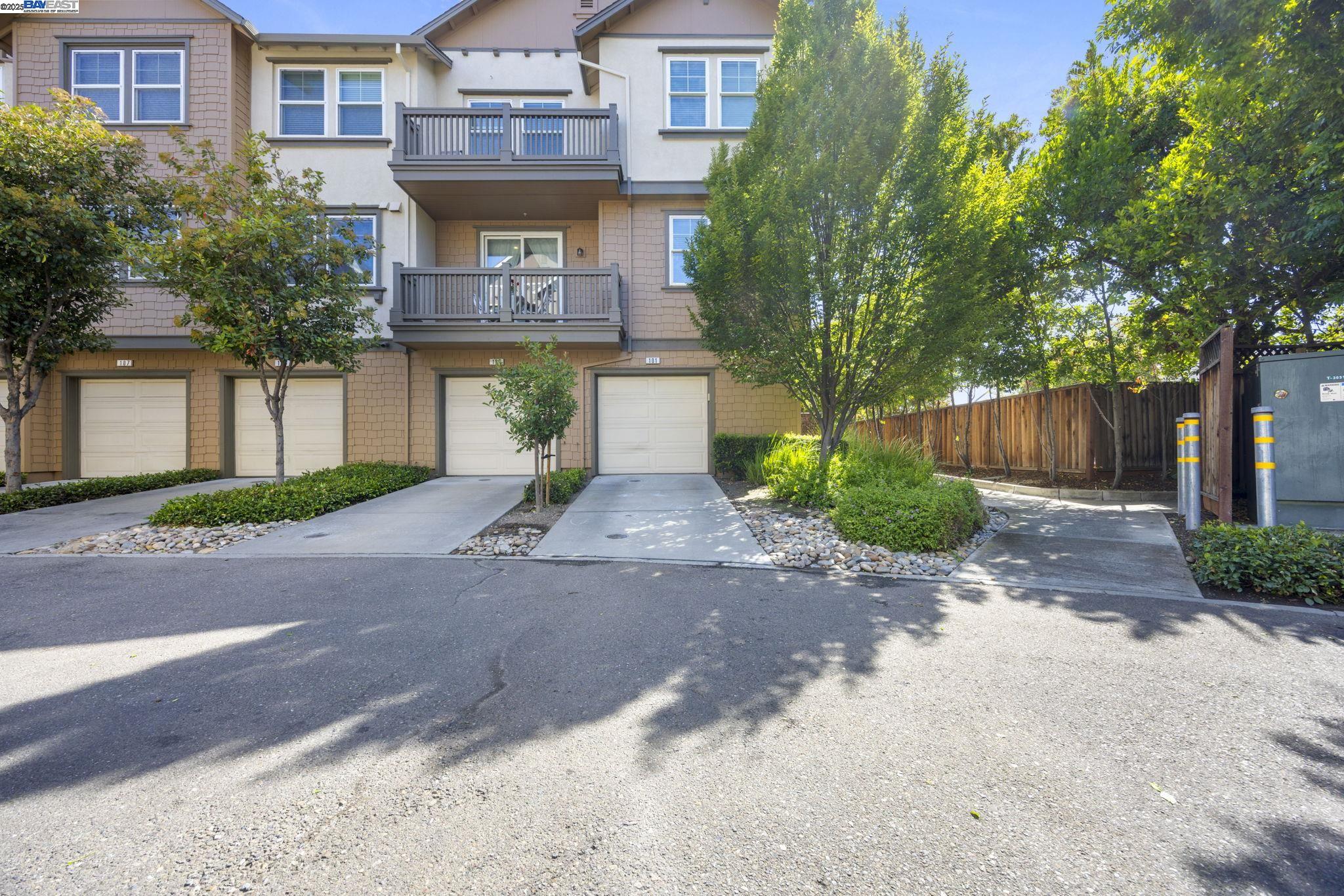 Detail Gallery Image 22 of 24 For 161 N L #101,  Livermore,  CA 94550 - 2 Beds | 2/1 Baths