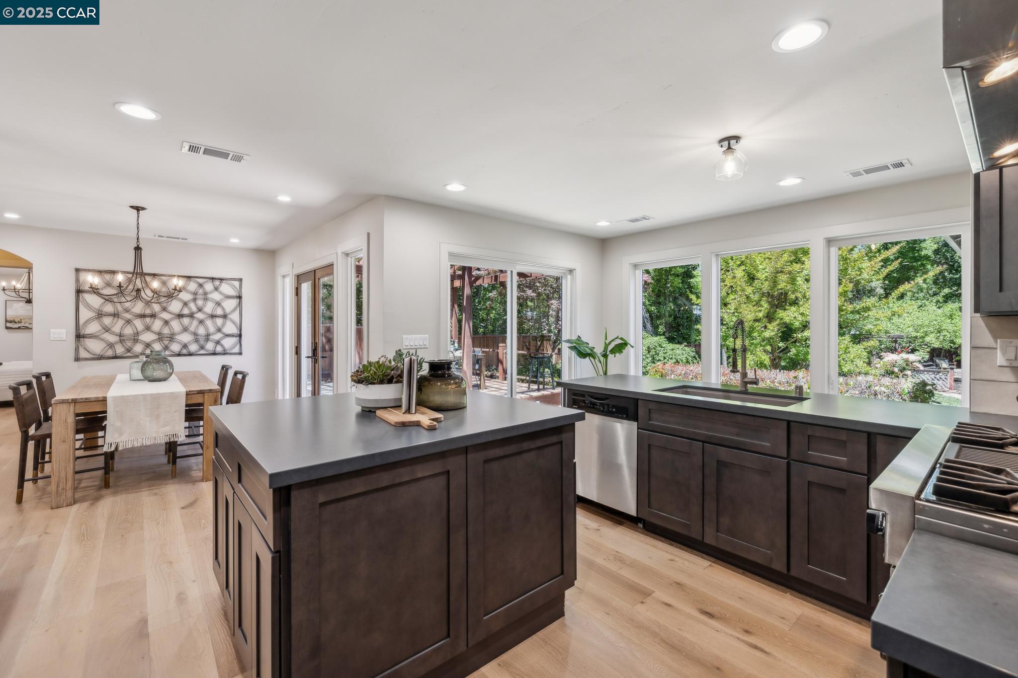 Detail Gallery Image 16 of 54 For 312 Soule Ave, Pleasant Hill,  CA 94523 - 4 Beds | 2/1 Baths