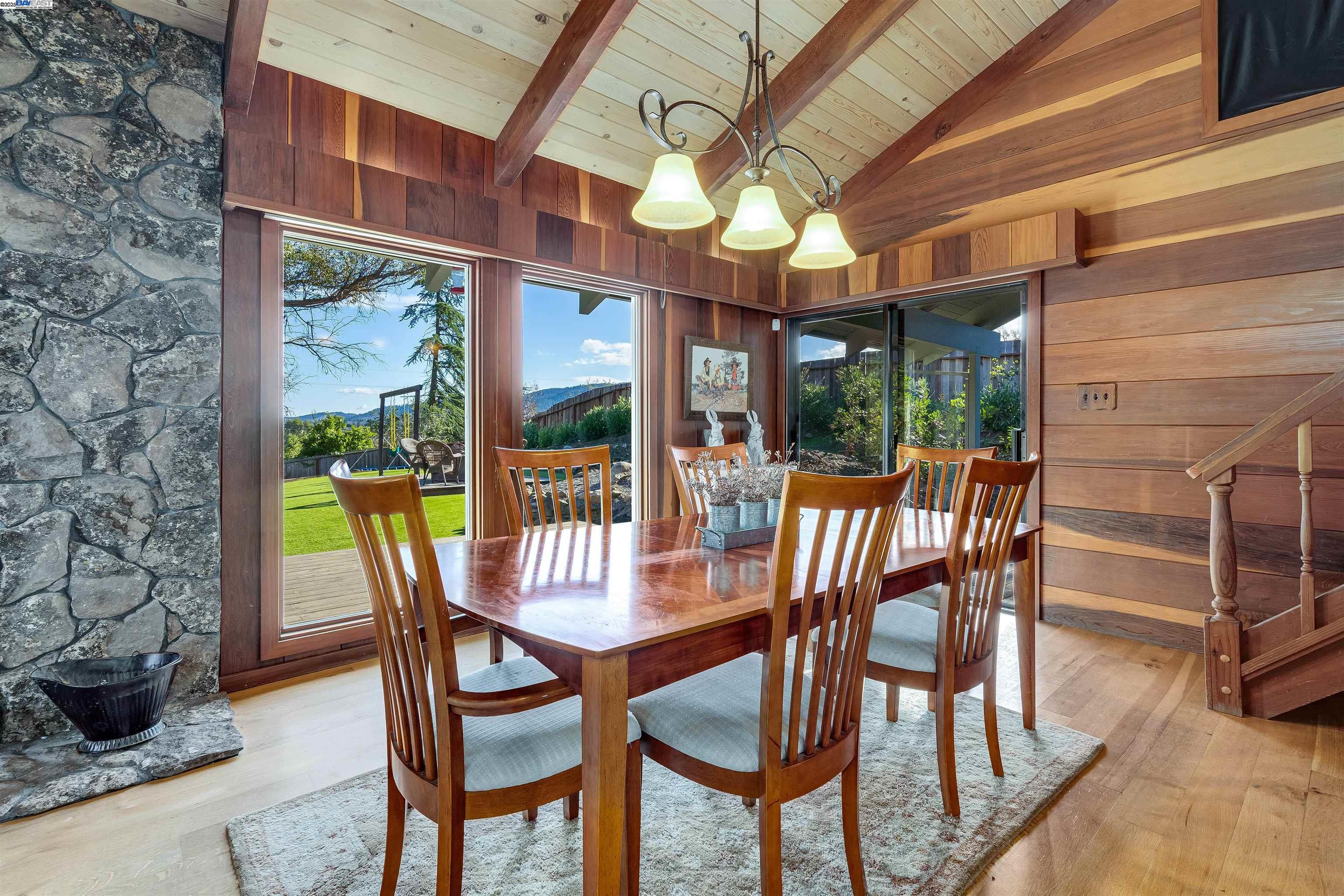 Detail Gallery Image 12 of 30 For 676 Scotland Court, Santa Rosa,  CA 95409 - 3 Beds | 2 Baths