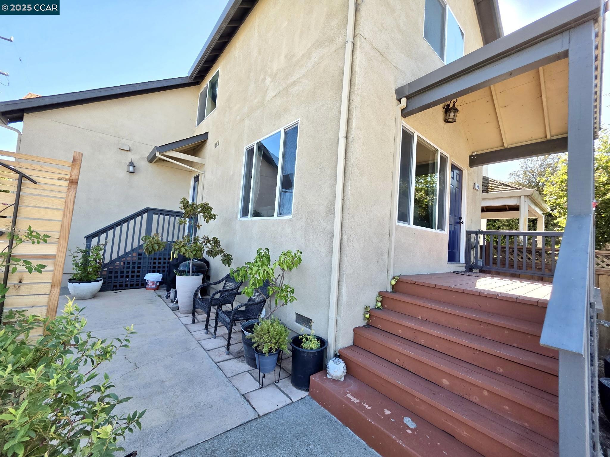 Detail Gallery Image 2 of 27 For 940 Lucas Ave, Richmond,  CA 94801 - 4 Beds | 2 Baths