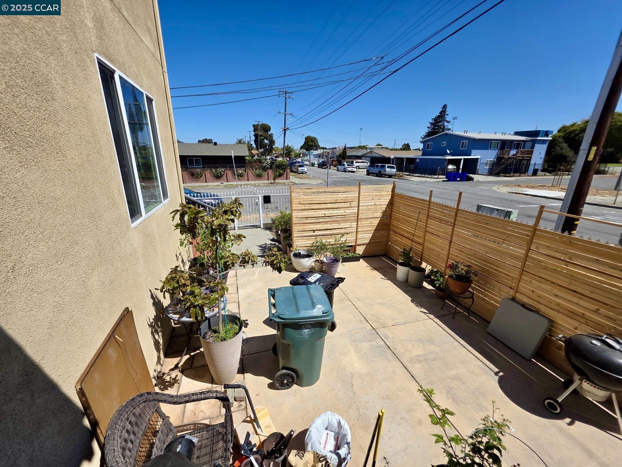Detail Gallery Image 16 of 17 For 940 Lucas Ave, Richmond,  CA 94801 - 4 Beds | 2 Baths