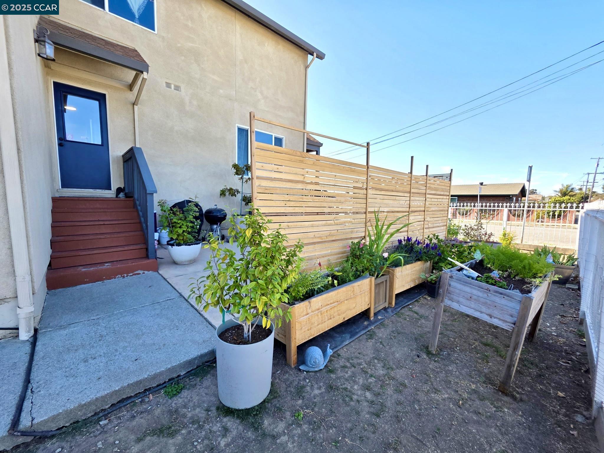 Detail Gallery Image 26 of 27 For 940 Lucas Ave, Richmond,  CA 94801 - 4 Beds | 2 Baths