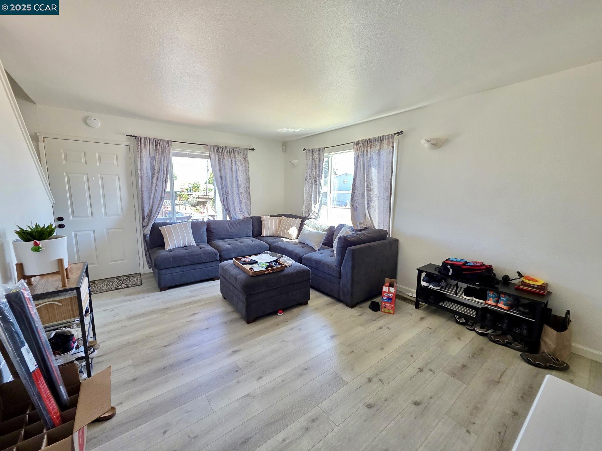 Detail Gallery Image 4 of 27 For 940 Lucas Ave, Richmond,  CA 94801 - 4 Beds | 2 Baths