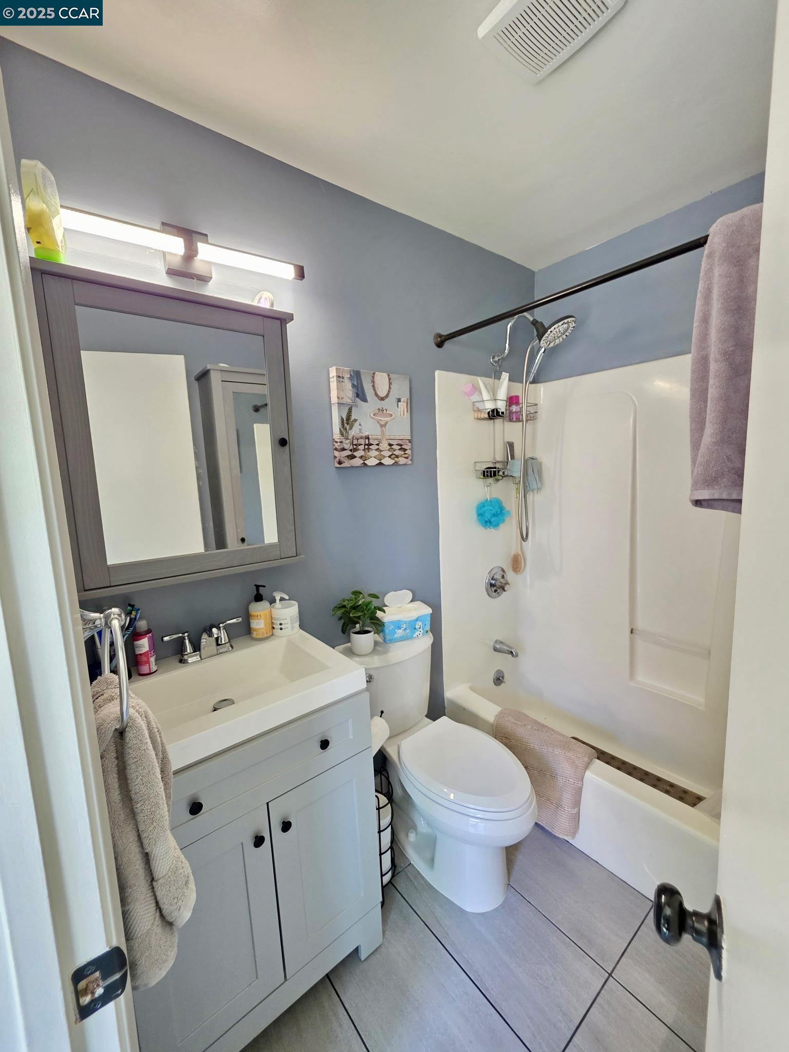 Detail Gallery Image 6 of 17 For 940 Lucas Ave, Richmond,  CA 94801 - 4 Beds | 2 Baths